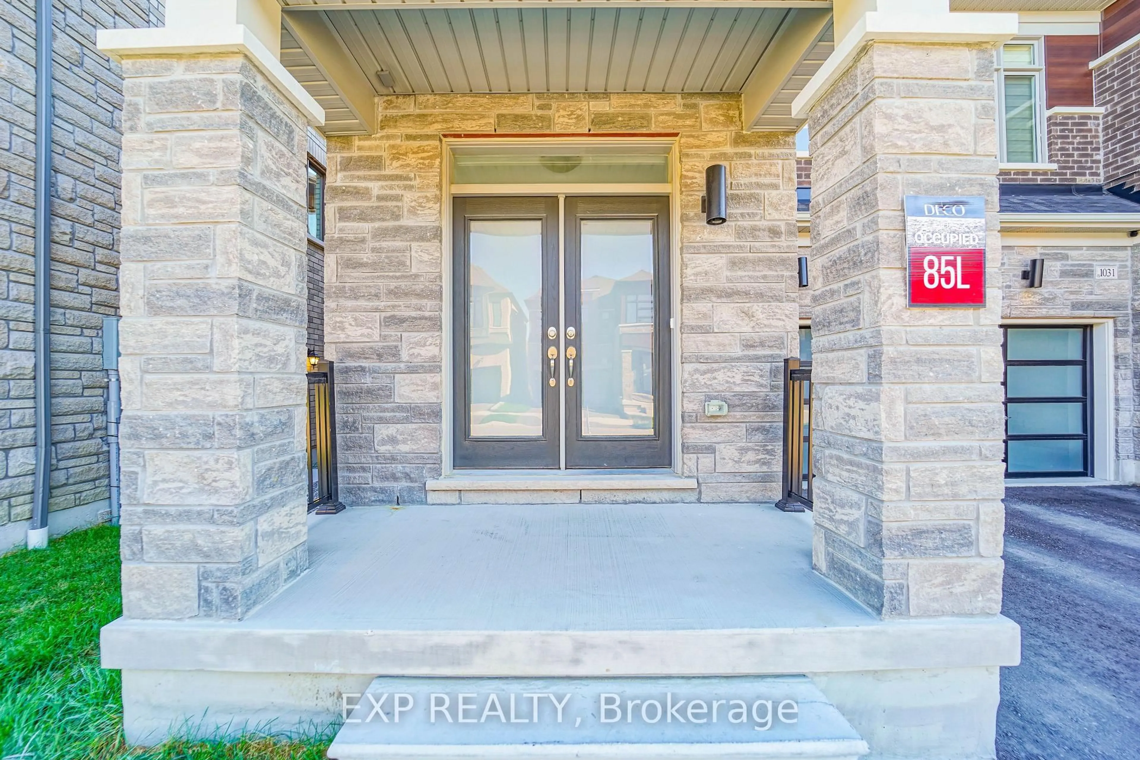 Indoor entryway for 1033 Pisces Tr, Pickering Ontario L0H 1J0