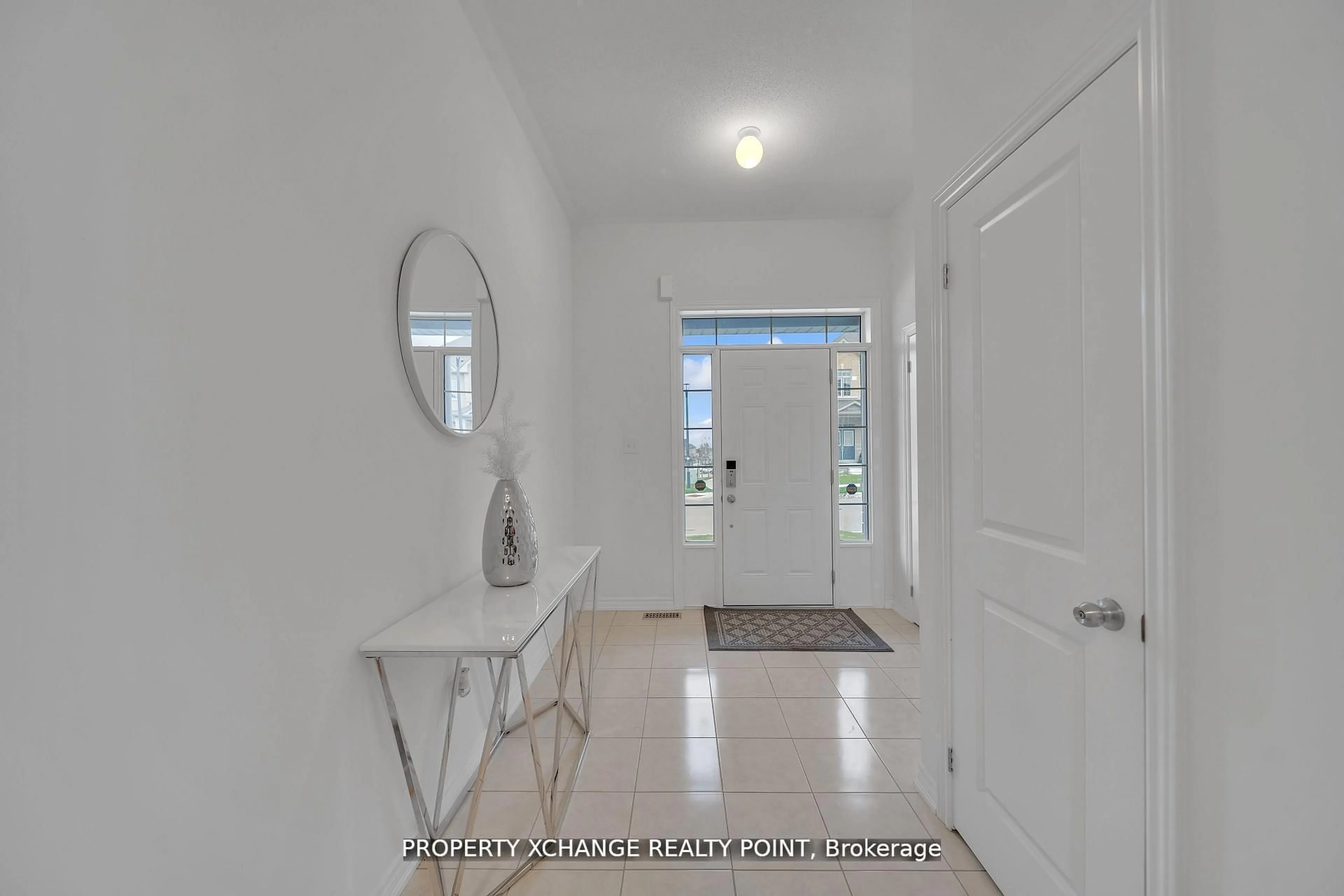 Indoor entryway for 1120 Skyridge Blvd, Pickering Ontario L1X 0M8