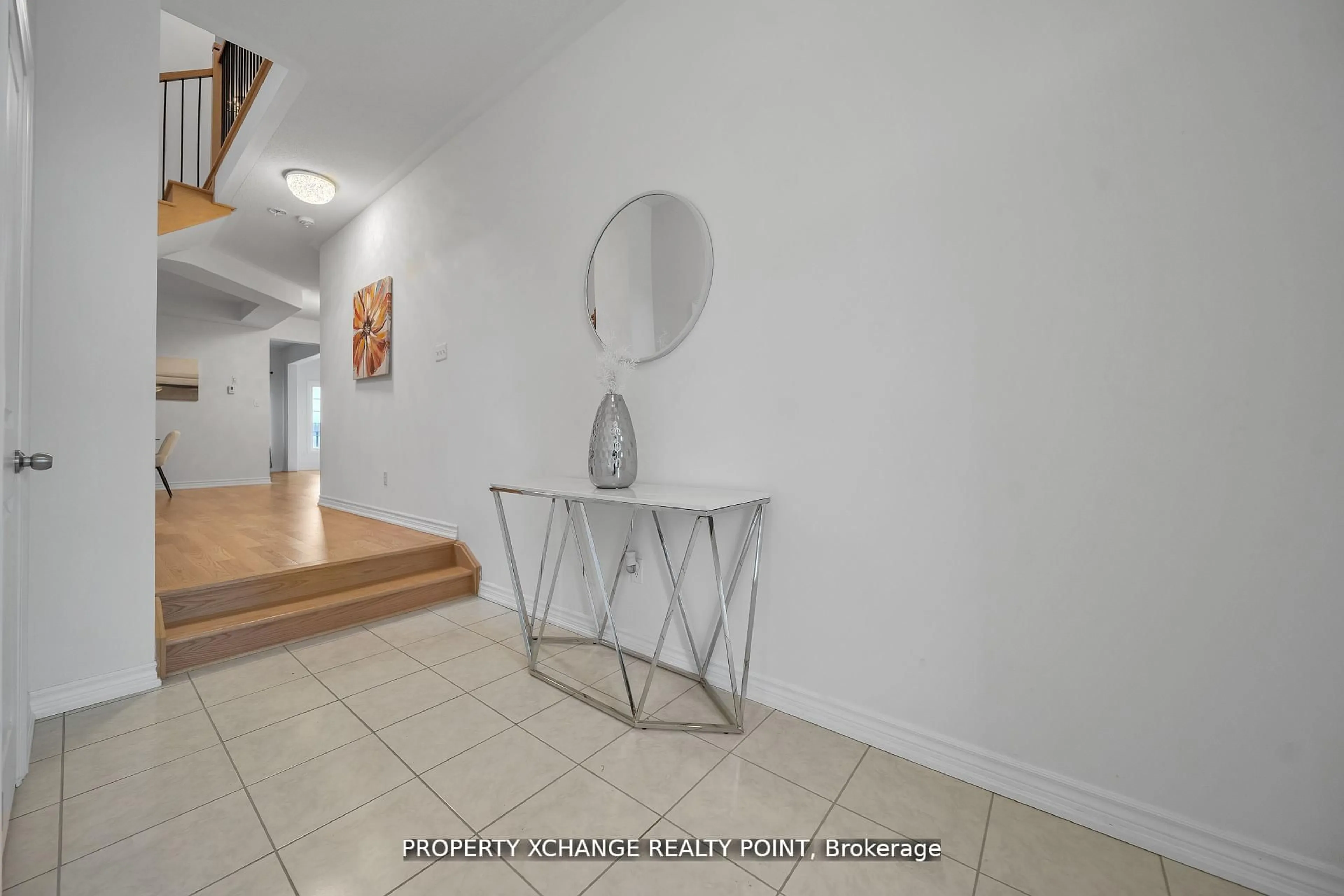 Indoor entryway for 1120 Skyridge Blvd, Pickering Ontario L1X 0M8