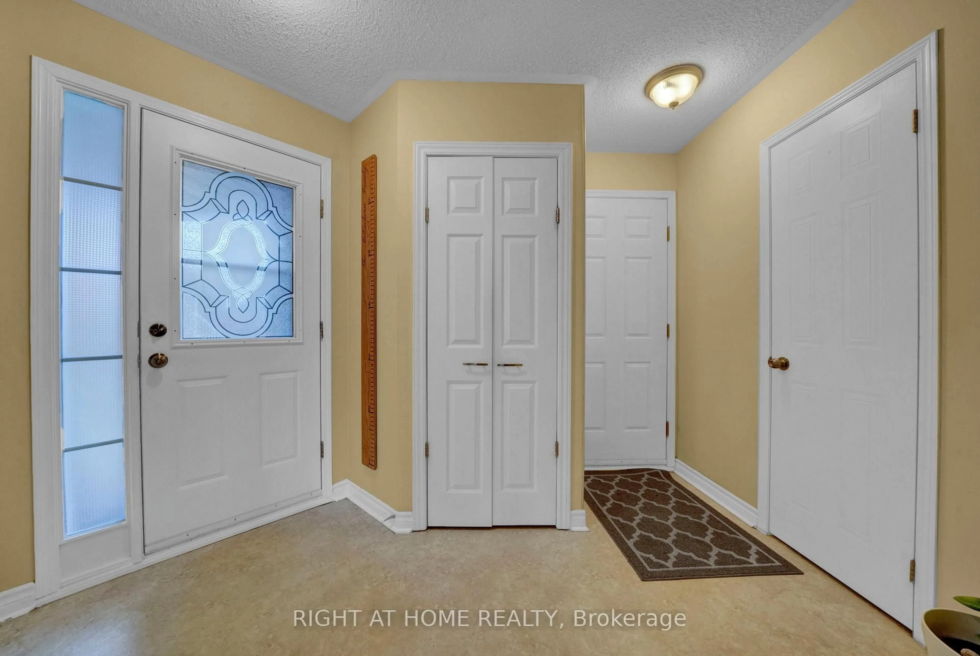 Indoor entryway for 170 High St, Clarington Ontario L1C 5A6