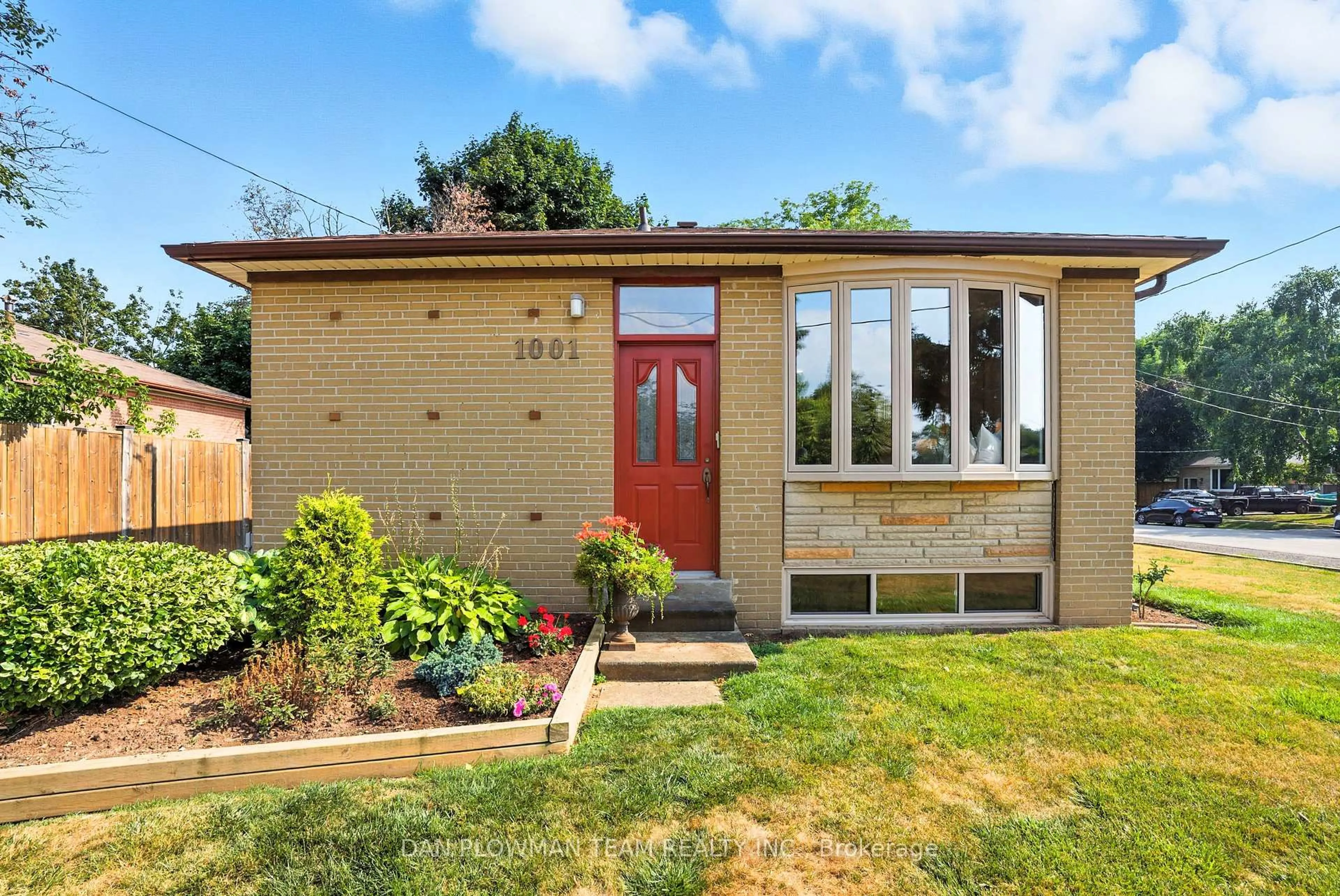 Home with brick exterior material, street for 1001 Wardman Cres, Whitby Ontario L1N 3H1