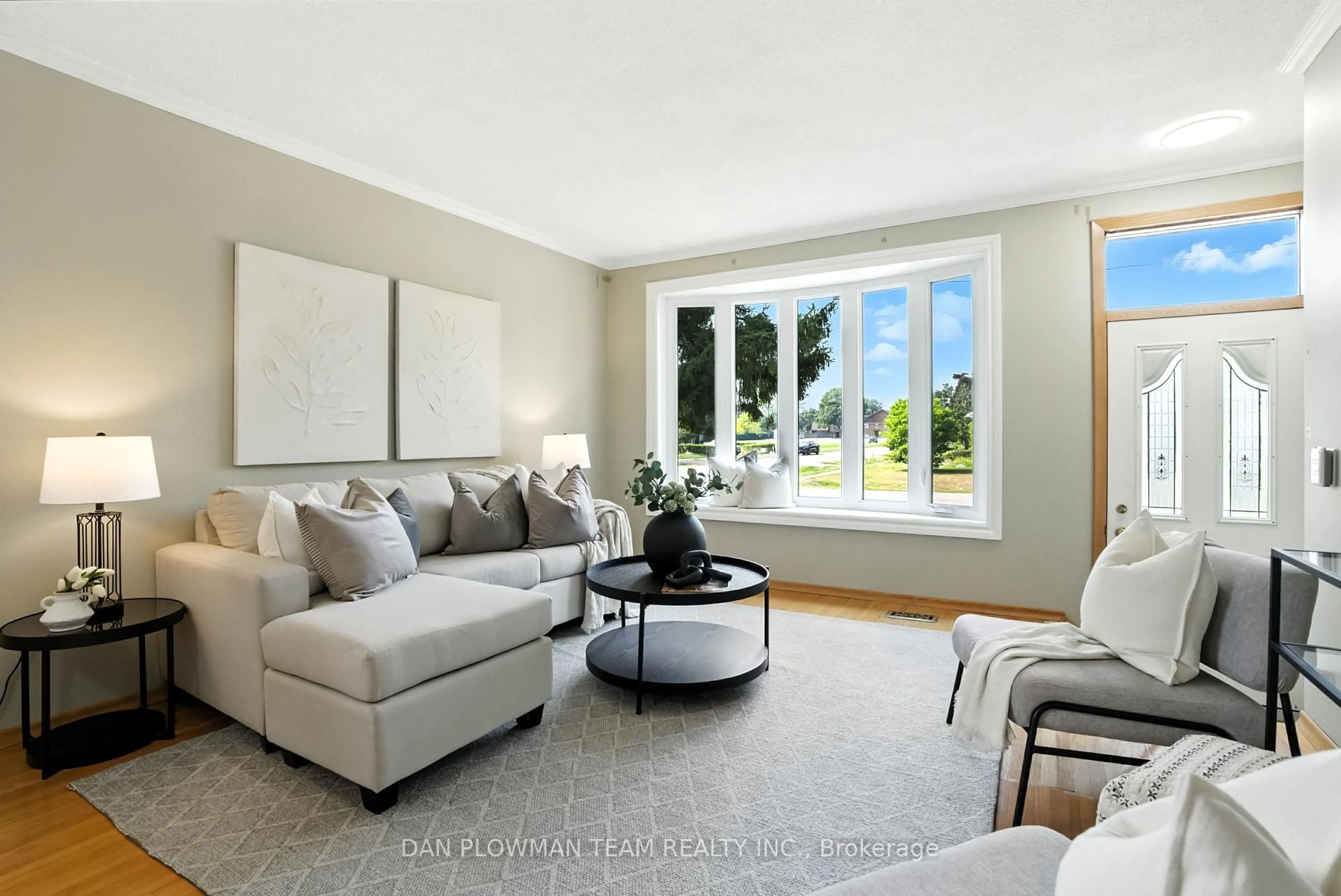 Living room with furniture, unknown for 1001 Wardman Cres, Whitby Ontario L1N 3H1