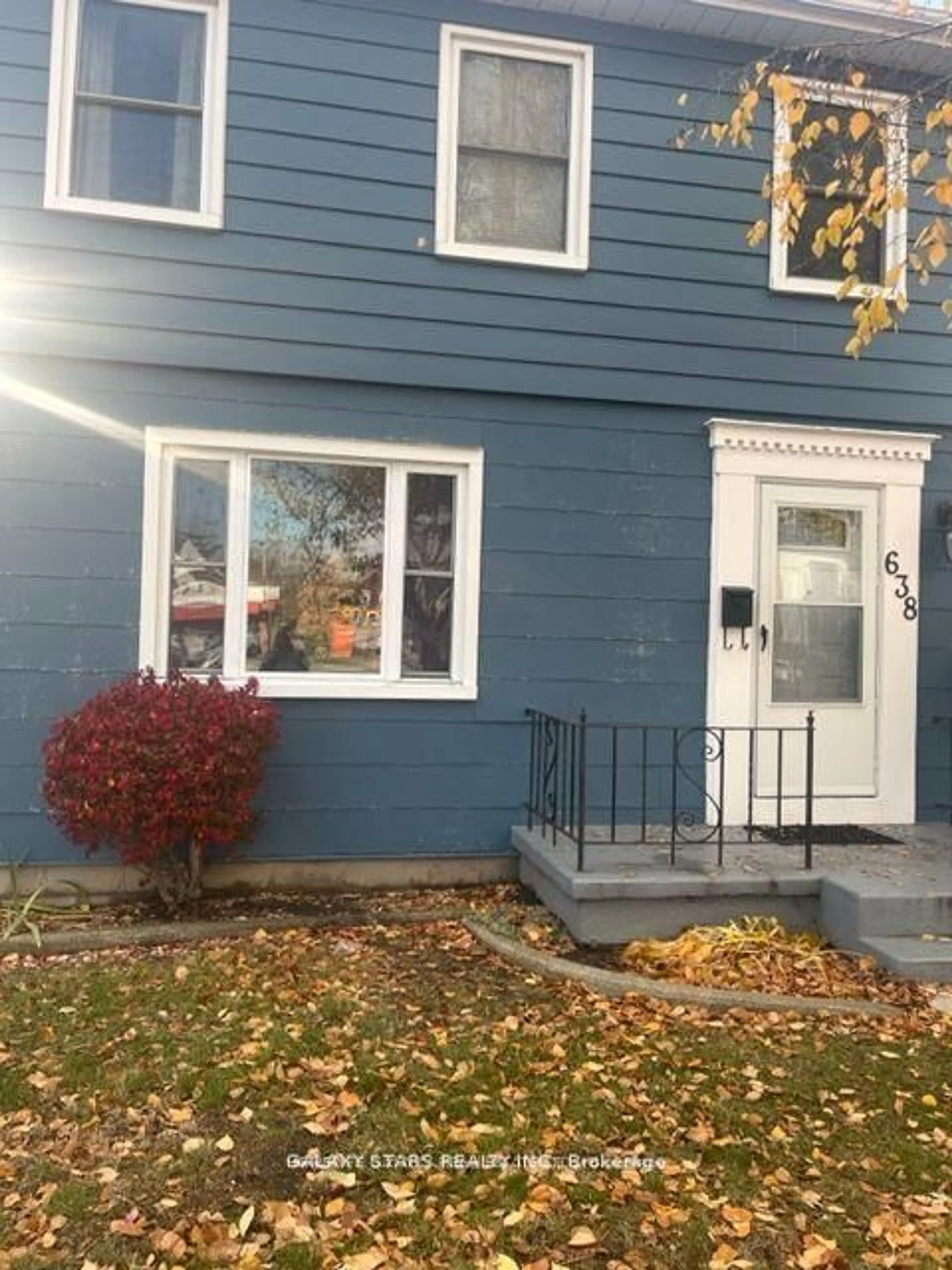 Home with vinyl exterior material, street for 638 Pharmacy Ave, Toronto Ontario M1L 3H5