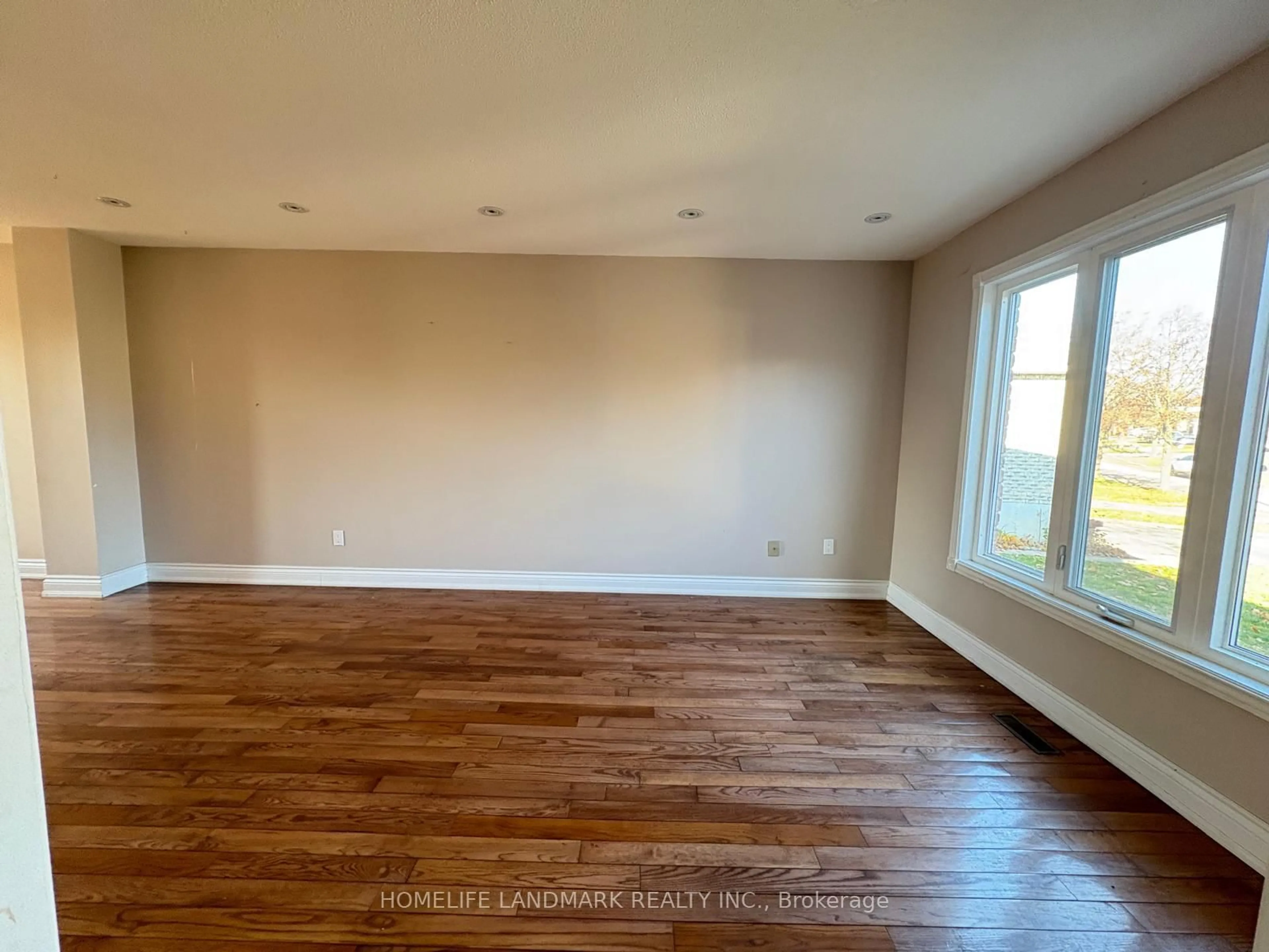 A pic of a room for 2364 Strathmore Cres, Pickering Ontario L1X 2H8