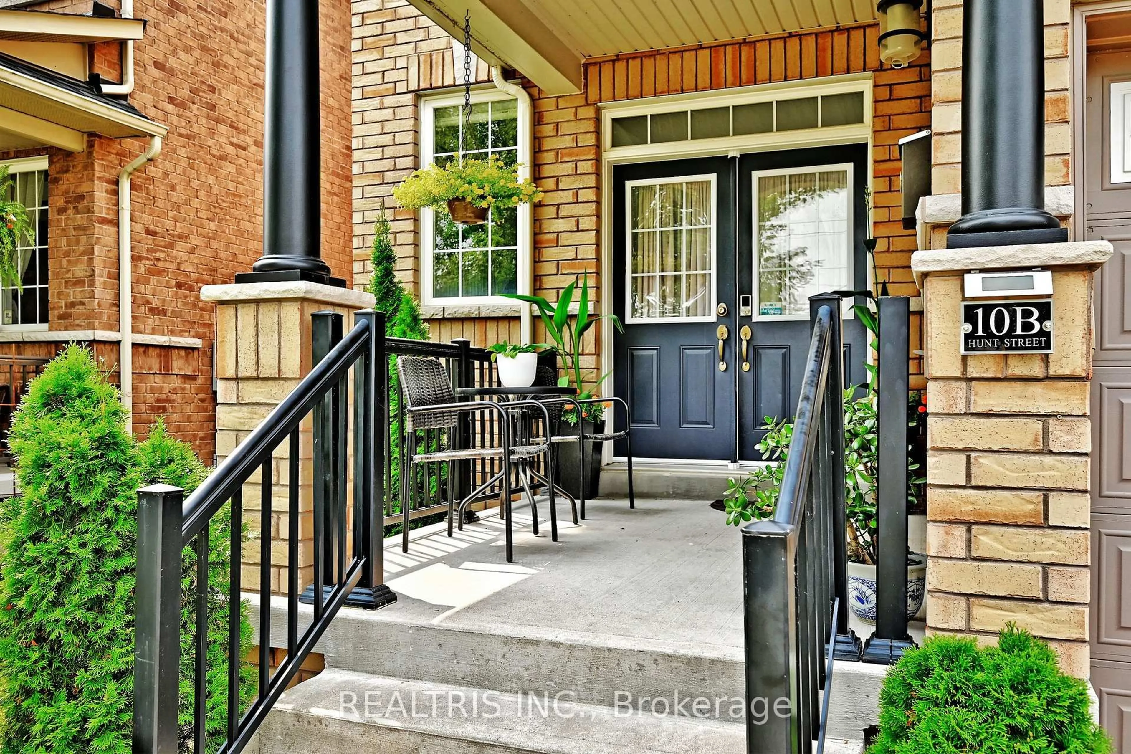 Indoor entryway for 10B Hunt St, Clarington Ontario L1C 0A4