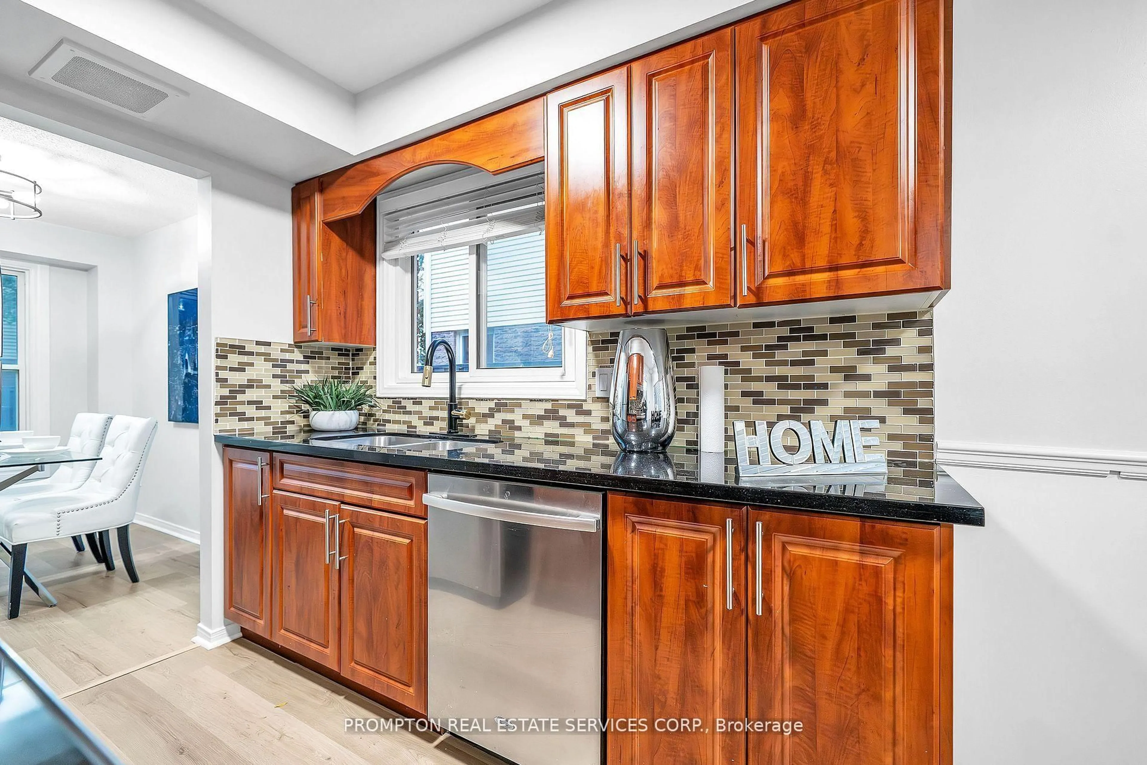 Open concept kitchen, ceramic/tile floor for 39 Frost Dr, Whitby Ontario L1P 1C8