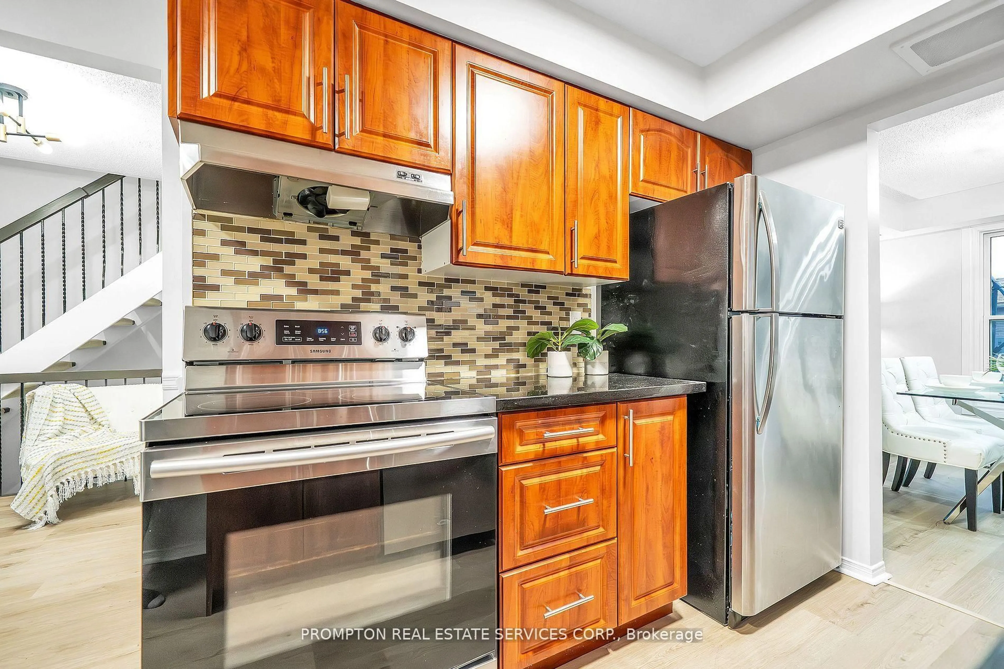 Standard kitchen, ceramic/tile floor for 39 Frost Dr, Whitby Ontario L1P 1C8