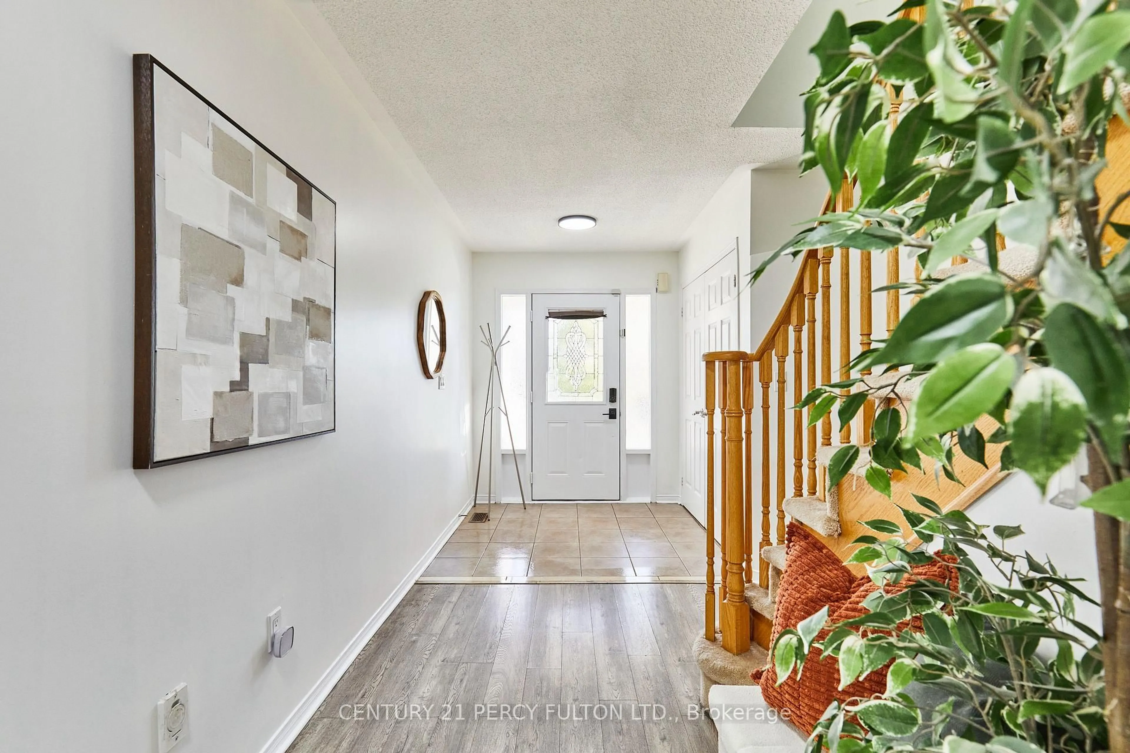 Indoor entryway for 48 Bettina Pl, Whitby Ontario L1R 0E9