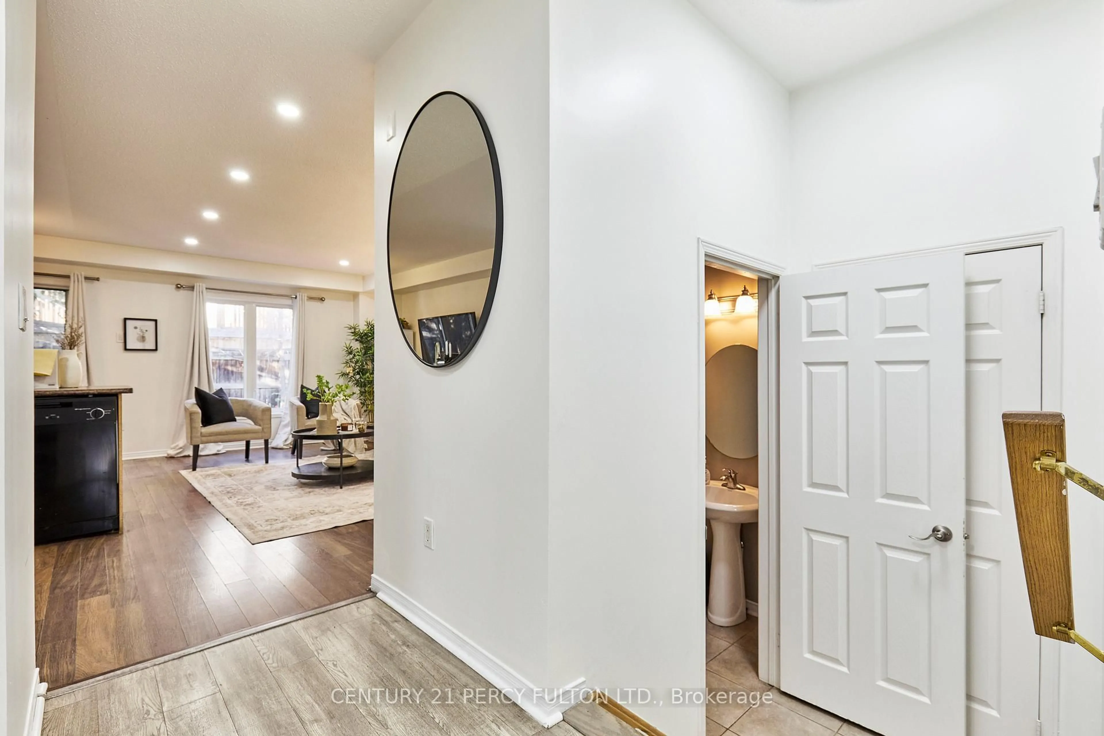 Indoor entryway for 48 Bettina Pl, Whitby Ontario L1R 0E9