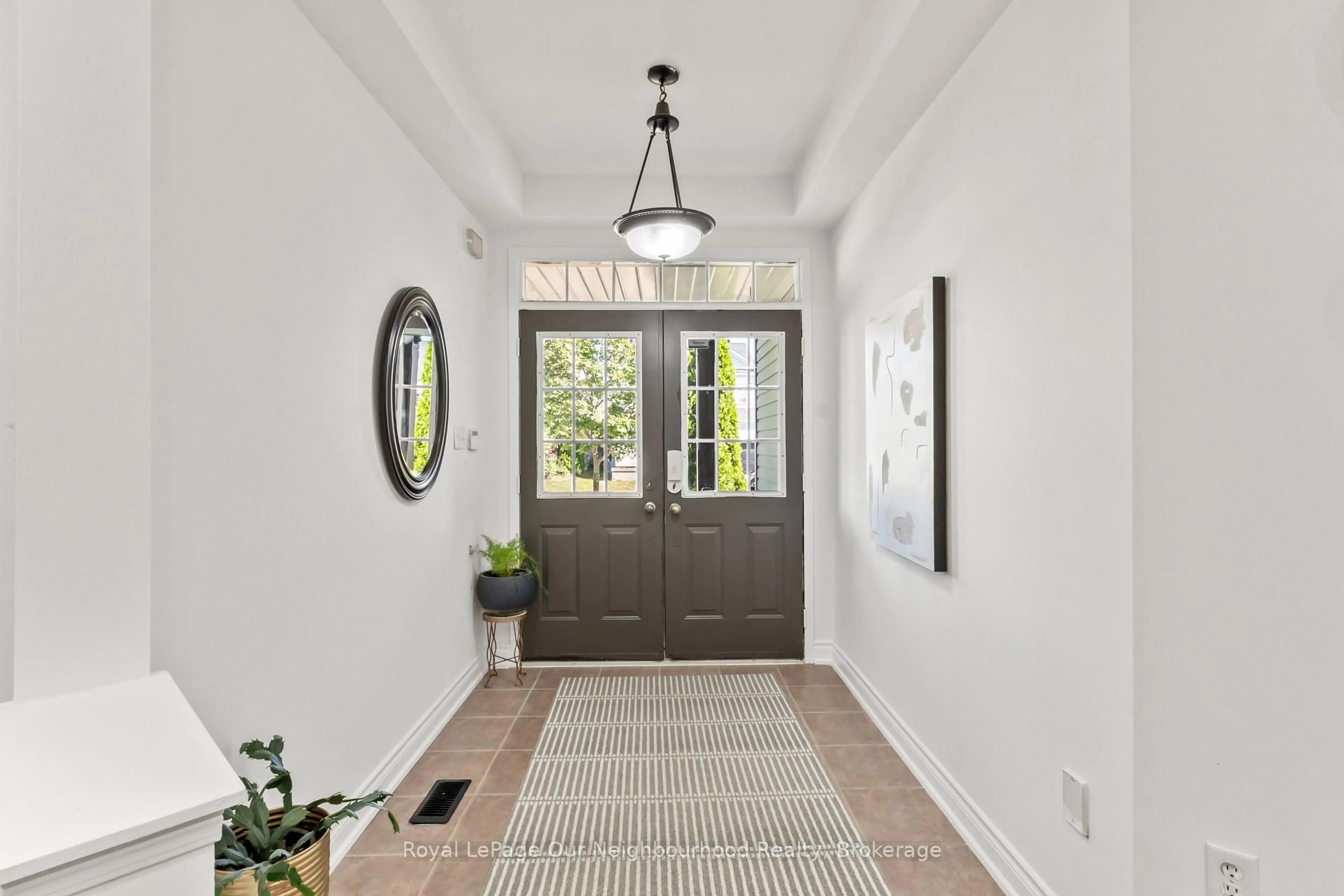 Indoor entryway for 1305 Aldergrove Dr, Oshawa Ontario L1K 2Y6