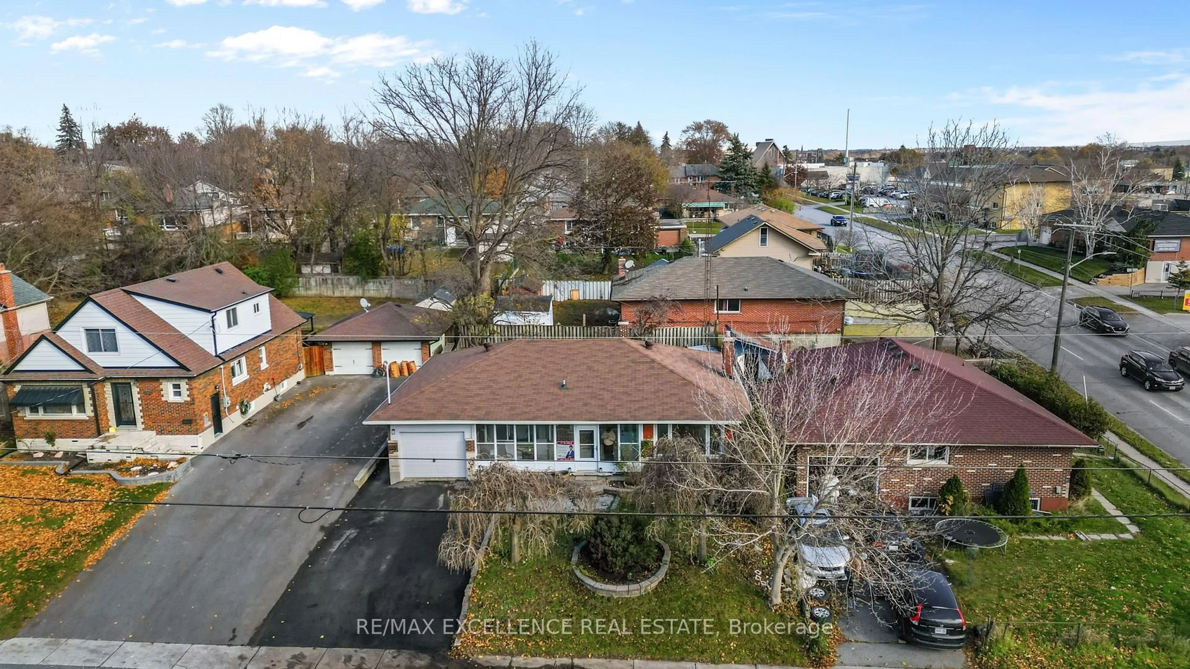 A pic from outside/outdoor area/front of a property/back of a property/a pic from drone, unknown for 45 Stevenson Rd, Oshawa Ontario L1J 5M4