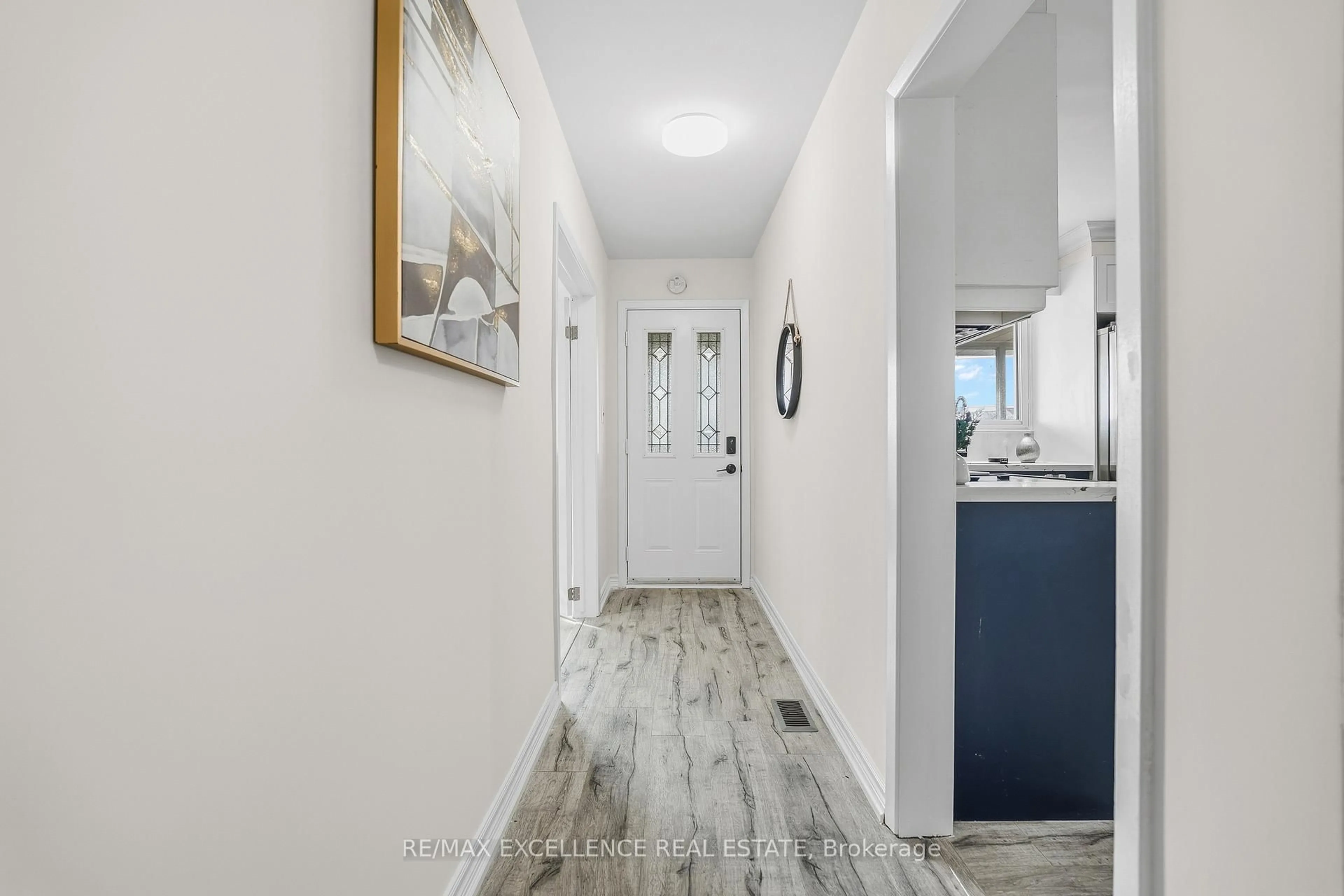 Indoor entryway for 45 Stevenson Rd, Oshawa Ontario L1J 5M4