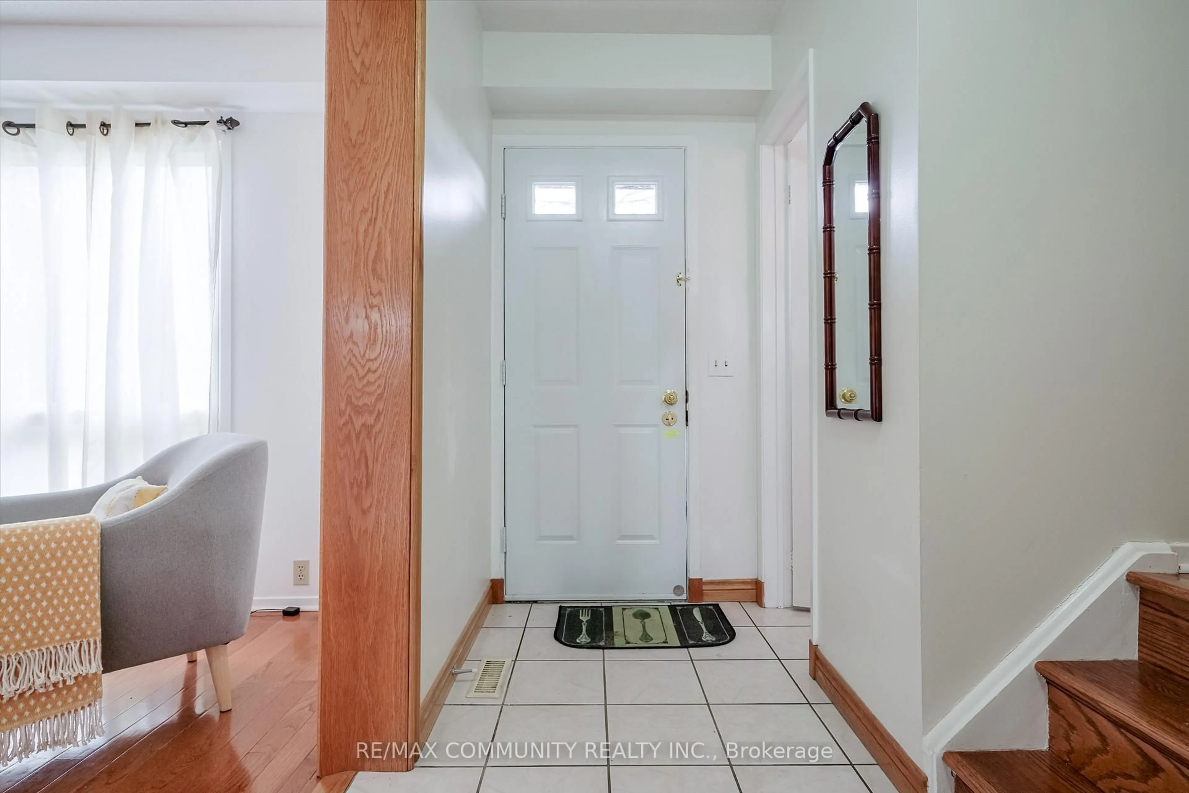 Indoor entryway for 5 John Stoner Dr, Toronto Ontario M1B 3B7