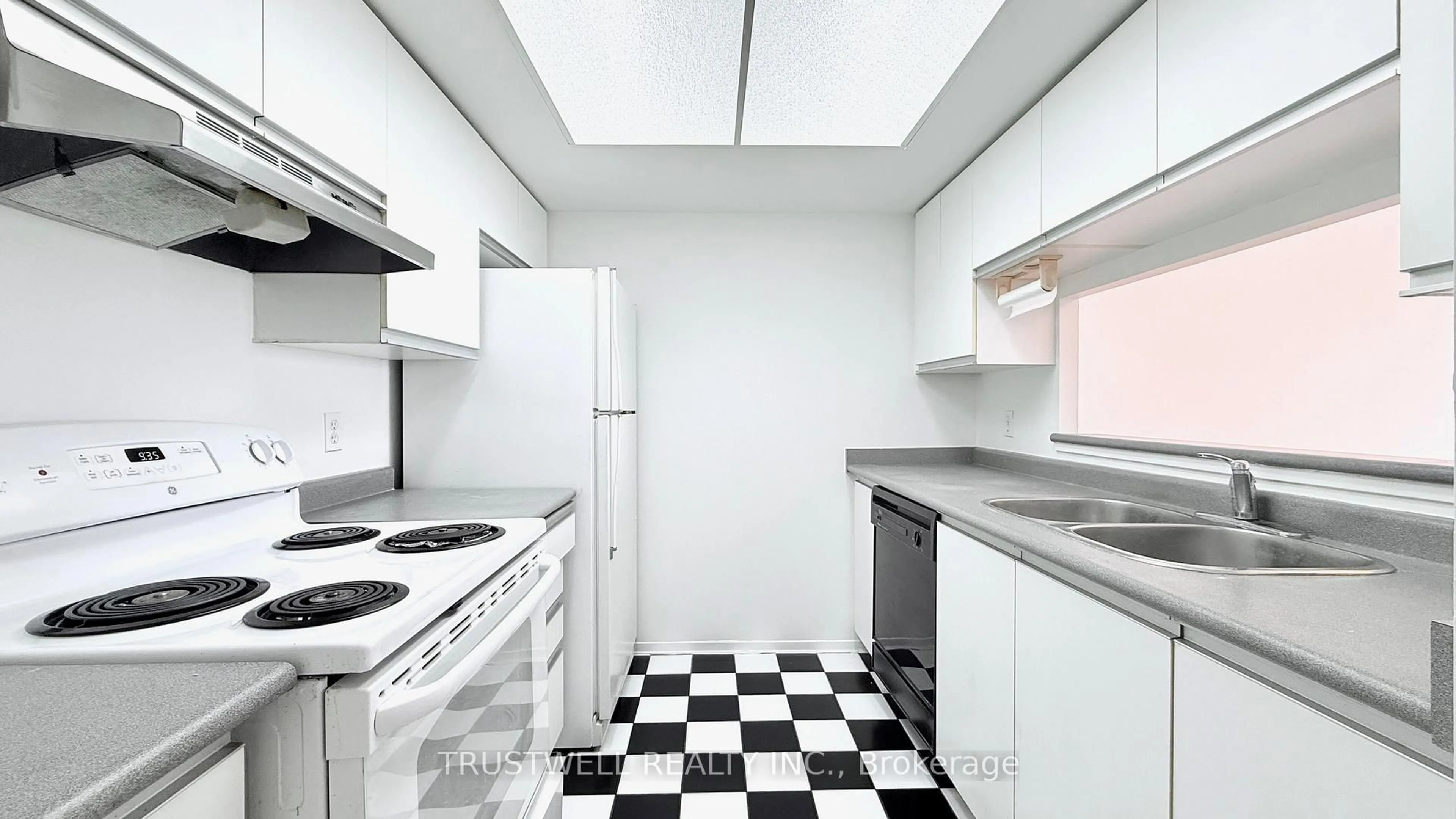 Standard kitchen, ceramic/tile floor for 1470 Midland Ave #909, Toronto Ontario M1P 4Z4