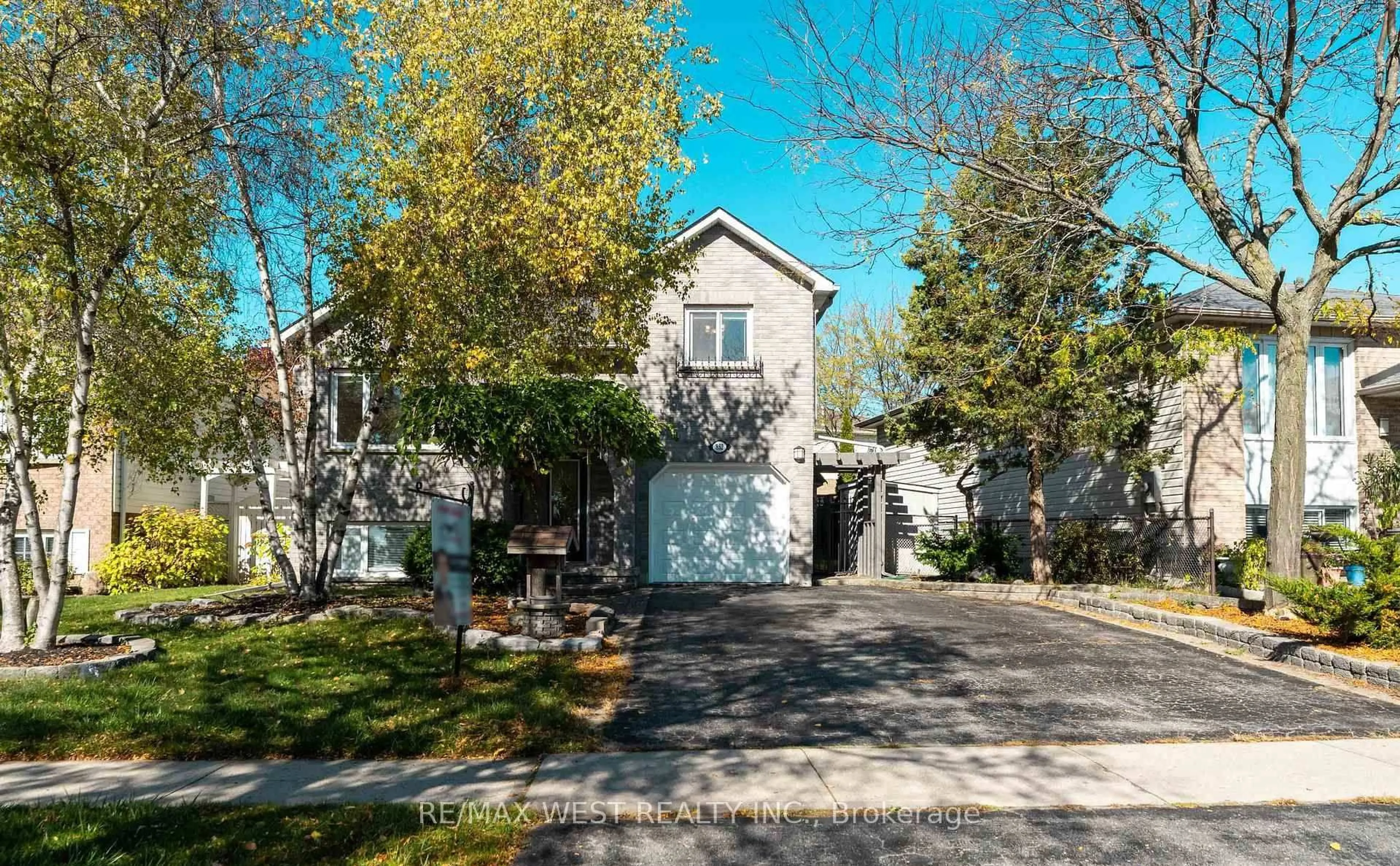 Unknown for 852 Beatrice St, Oshawa Ontario L1K 2H7