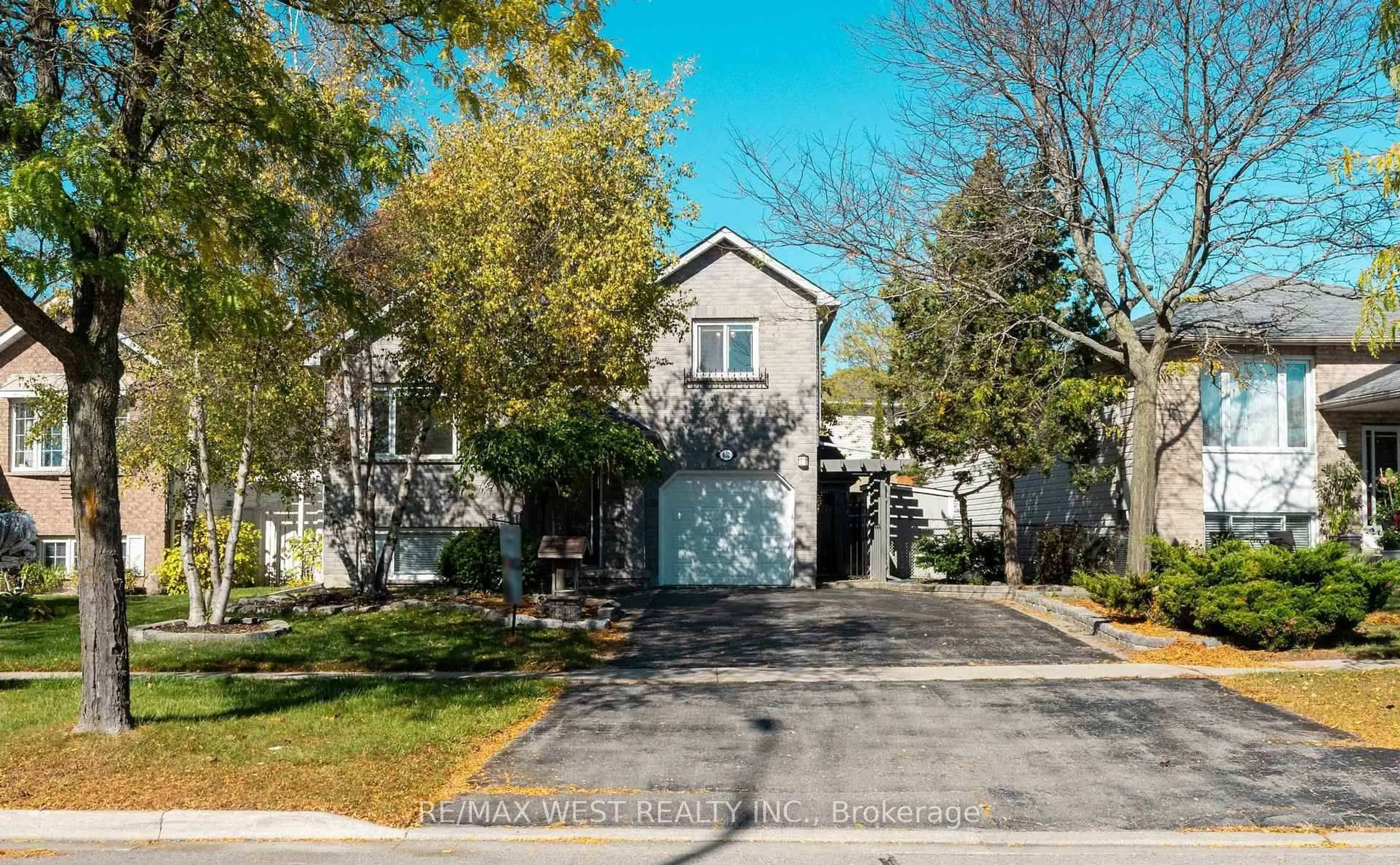 Unknown for 852 Beatrice St, Oshawa Ontario L1K 2H7