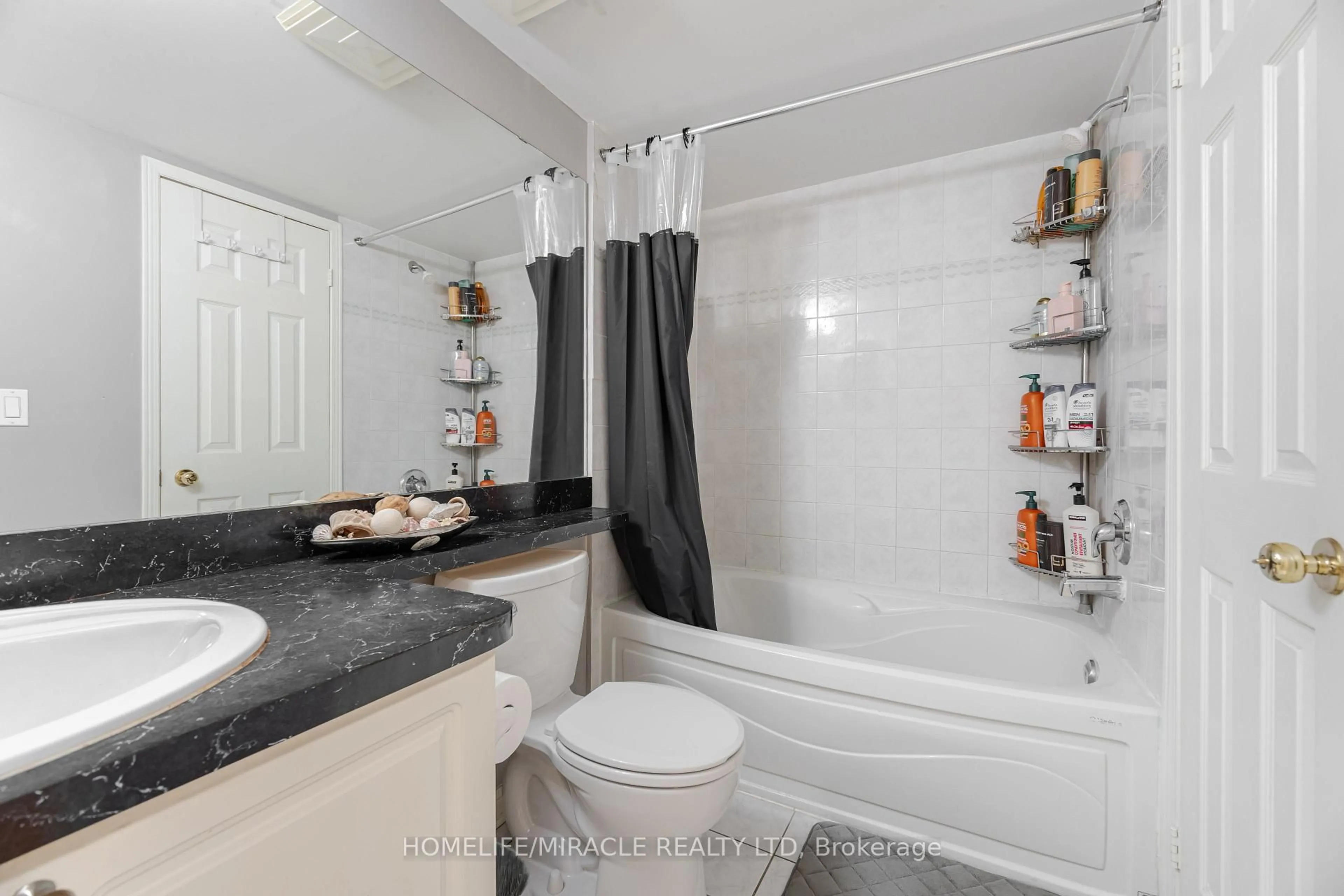 Standard bathroom, ceramic/tile floor for 83 Mondeo Dr #32, Toronto Ontario M1P 5B6