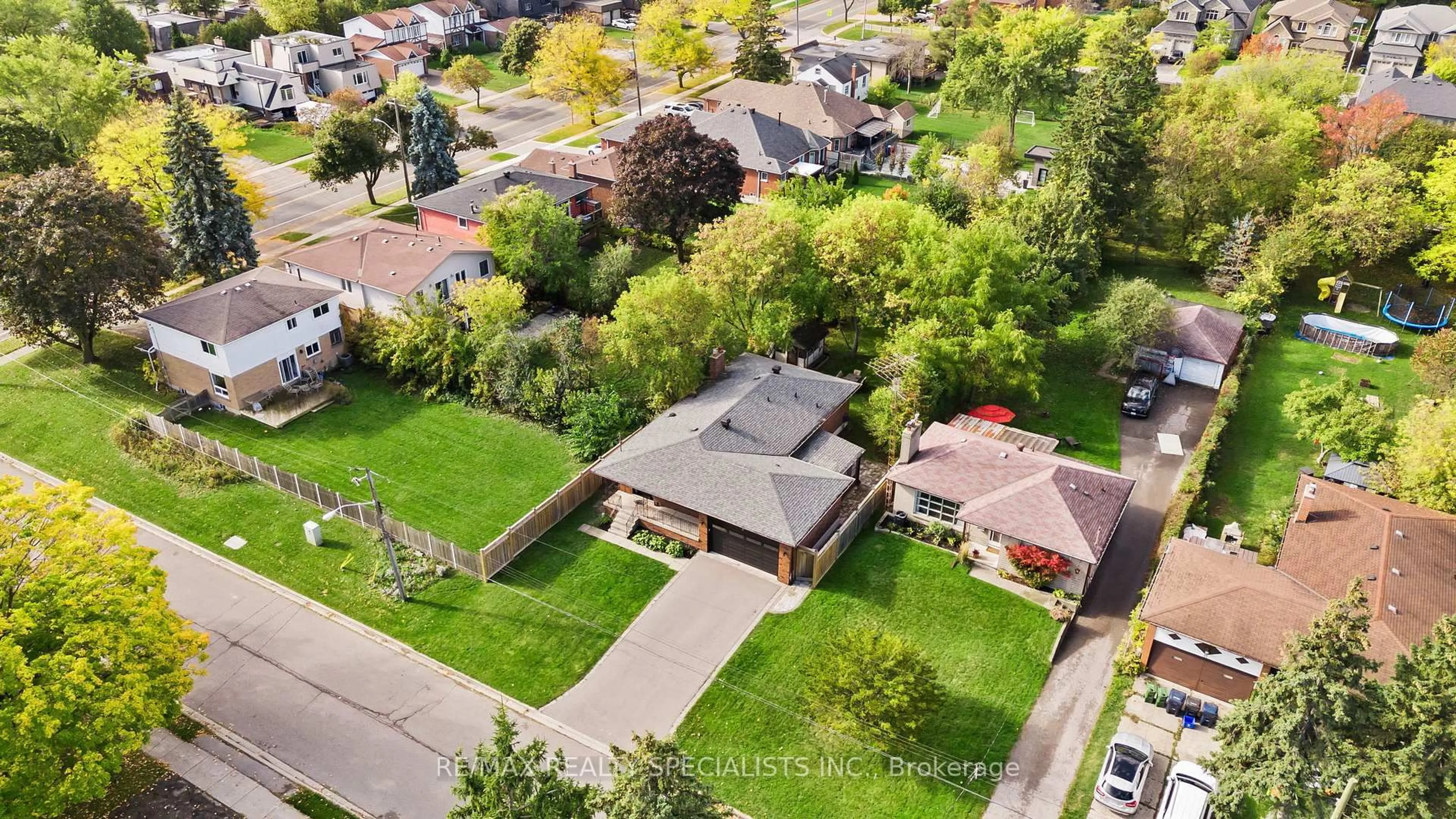 A pic from outside/outdoor area/front of a property/back of a property/a pic from drone, street for 8 Brumwell St, Toronto Ontario M1C 2K8