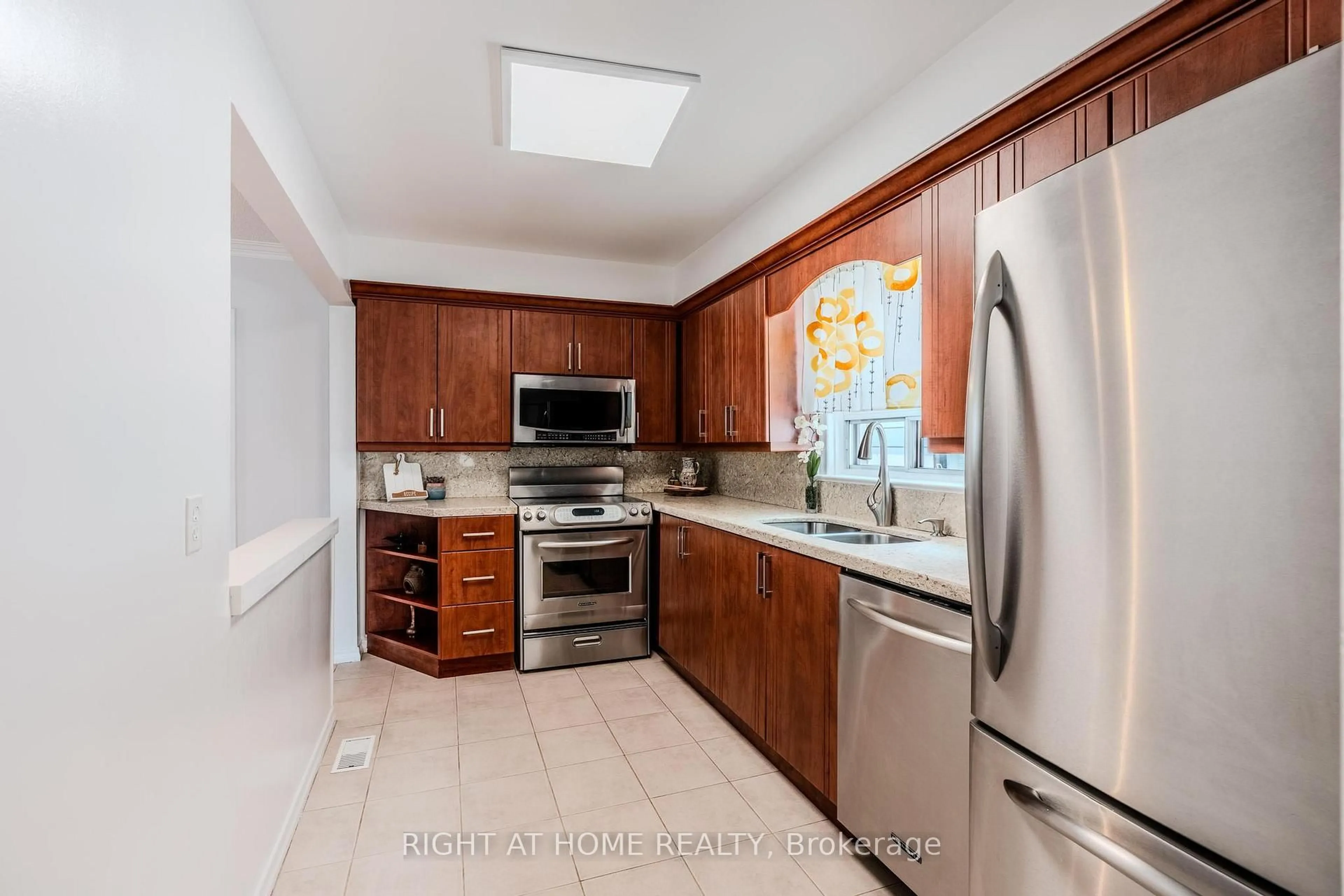 Unknown for 218 South Woodrow Blvd, Toronto Ontario M1N 3L9