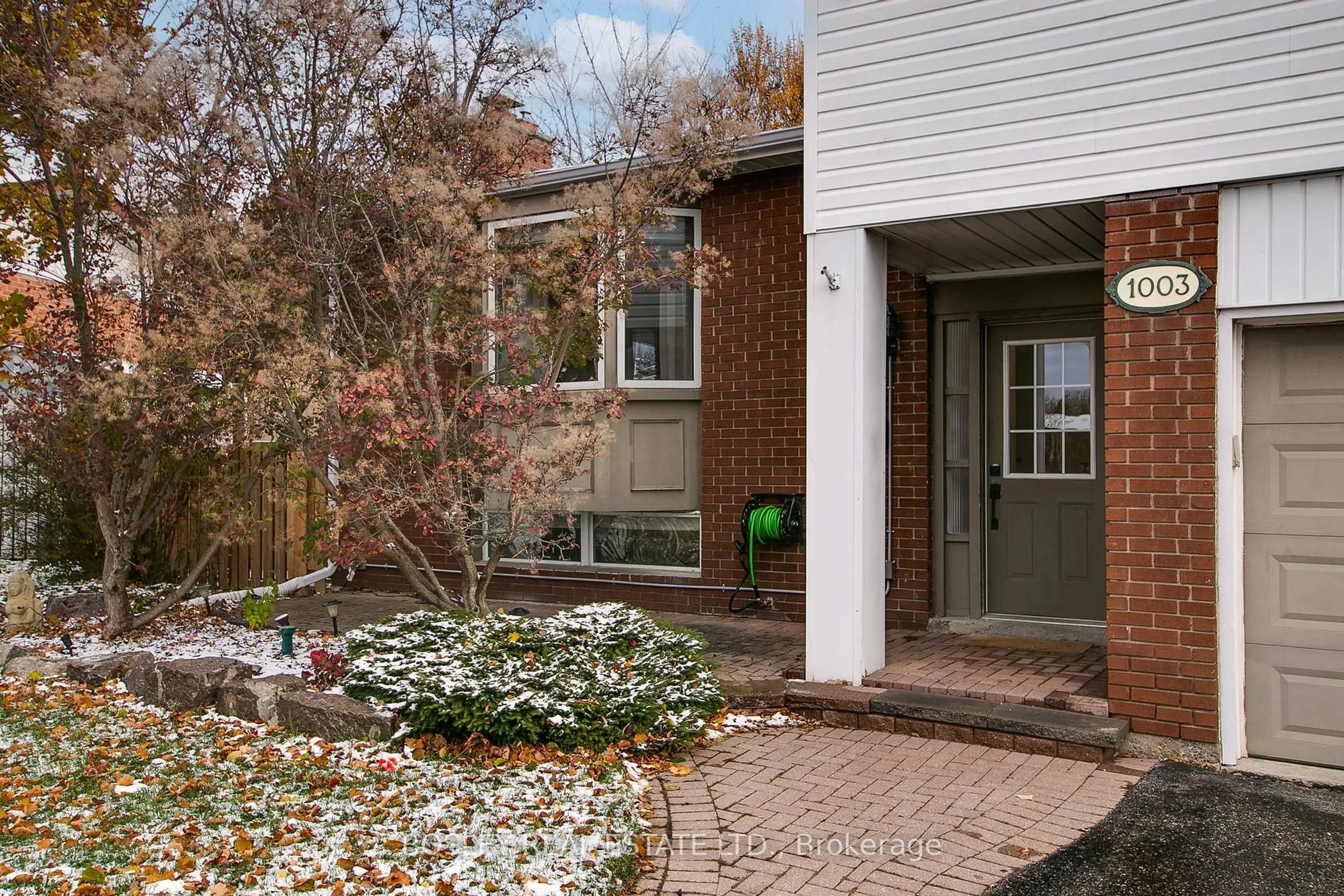 Home with brick exterior material, street for 1003 Hawthorne Crt, Oshawa Ontario L1H 2H4