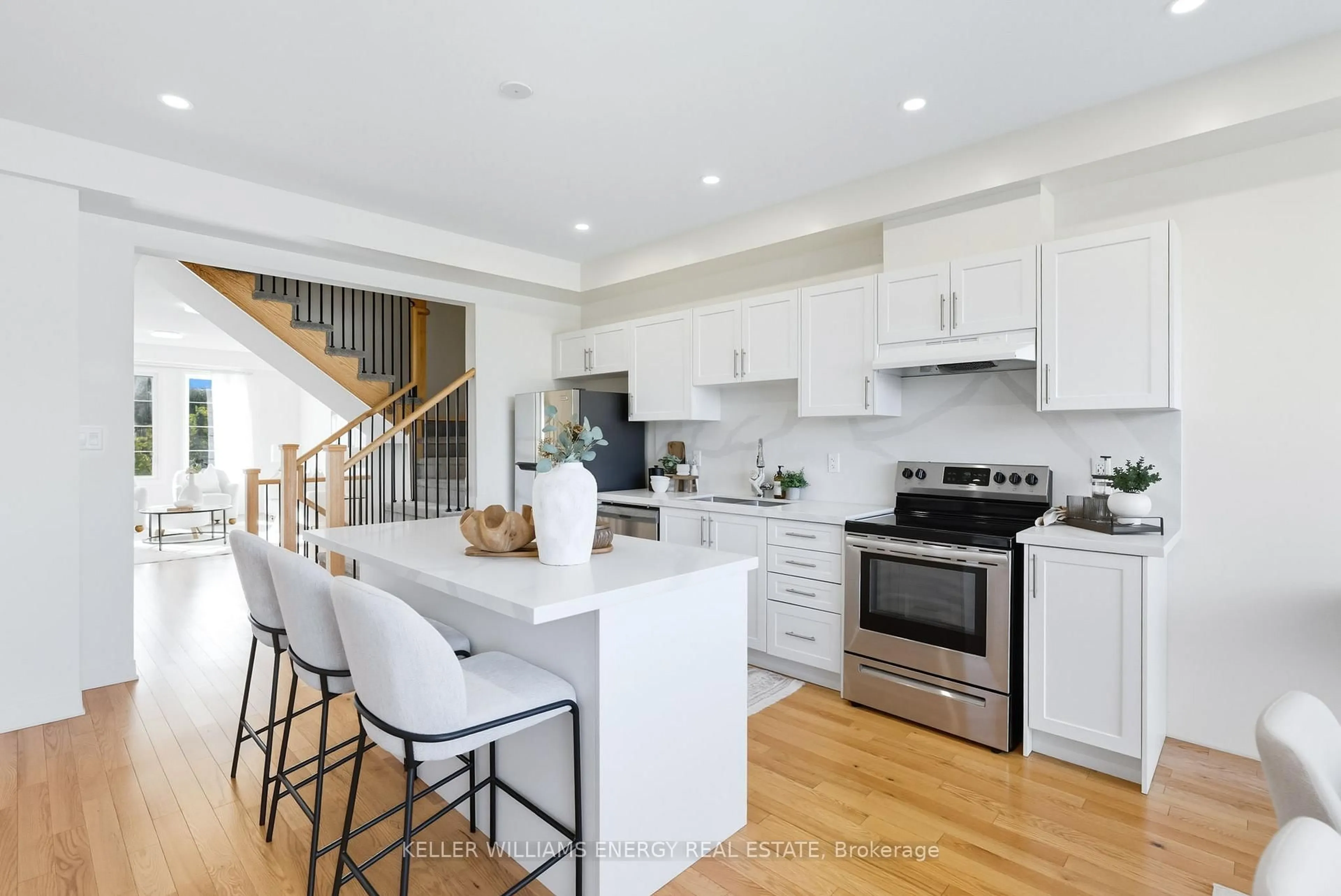 Open concept kitchen, wood/laminate floor for 1507 Green Rd, Clarington Ontario L1C 7E8