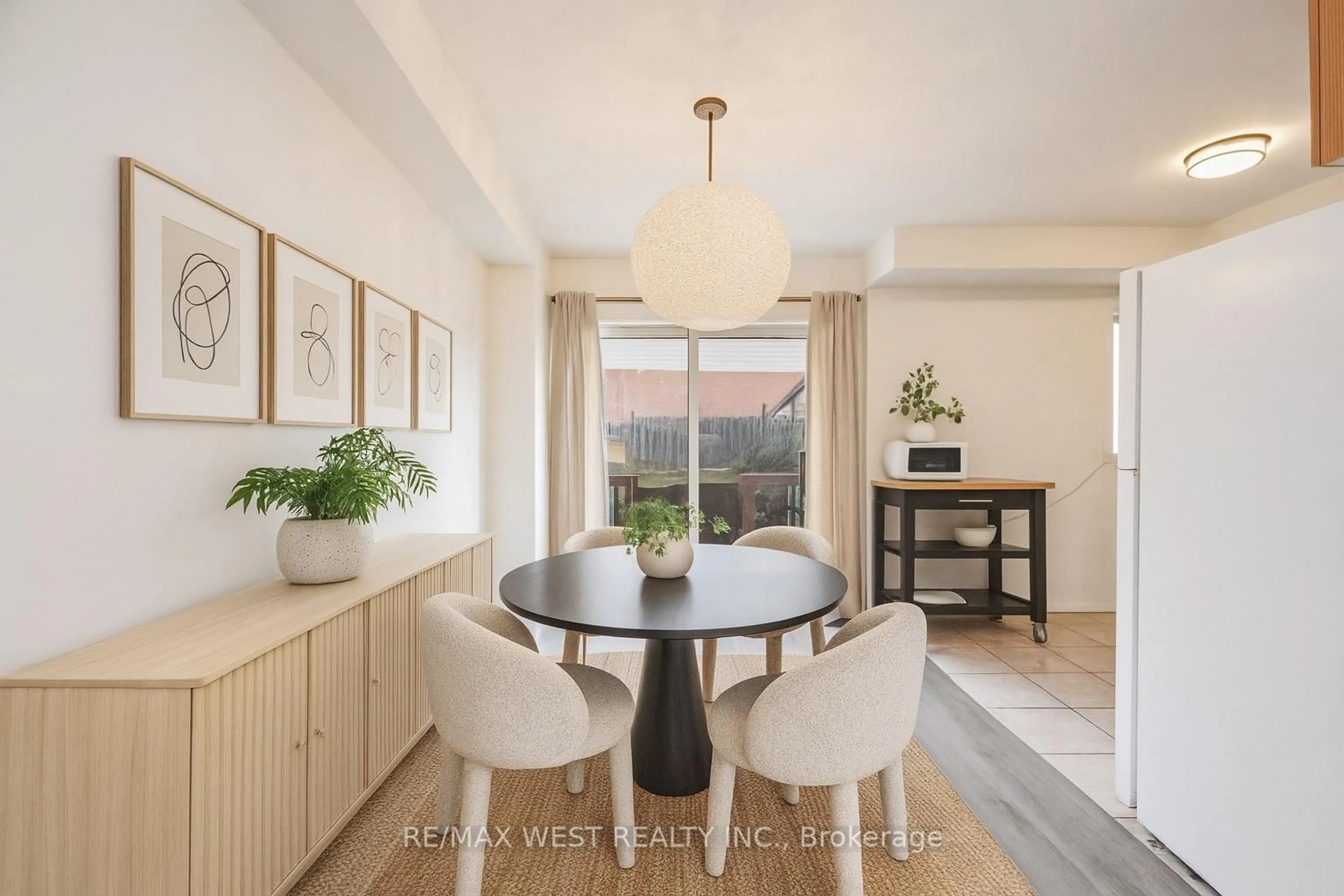 Dining room, ceramic/tile floor for 740 Kennedy Rd #34, Toronto Ontario M1K 2C5