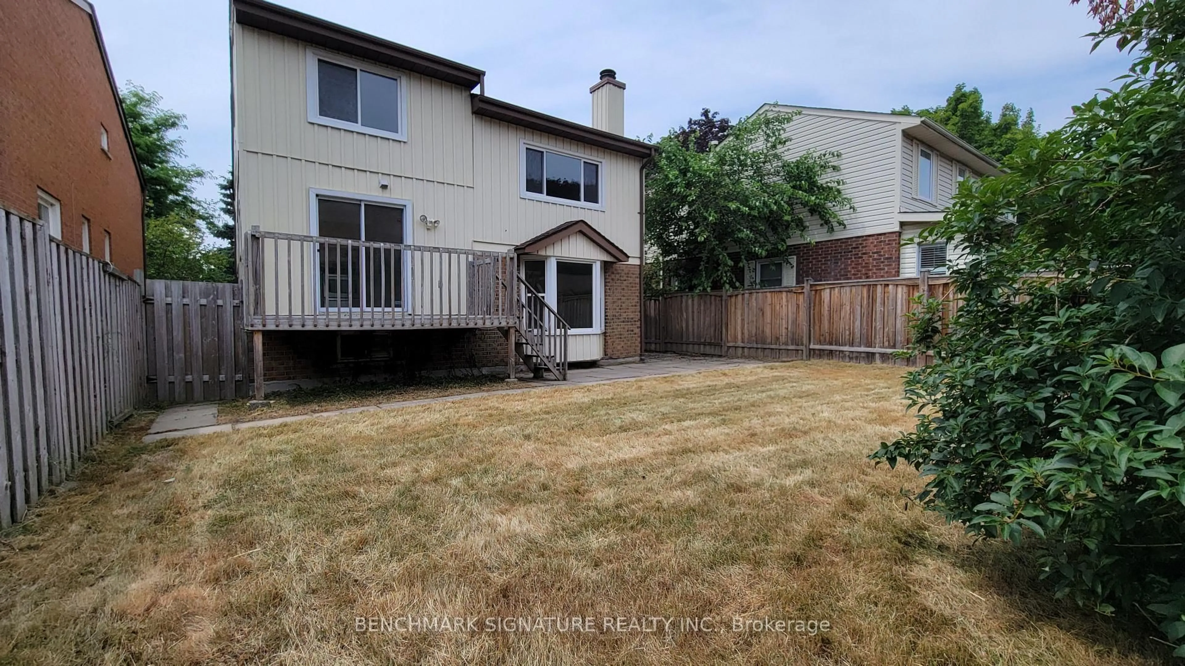 A pic from outside/outdoor area/front of a property/back of a property/a pic from drone, street for 35 Wintermute Blvd, Toronto Ontario M1W 3M5