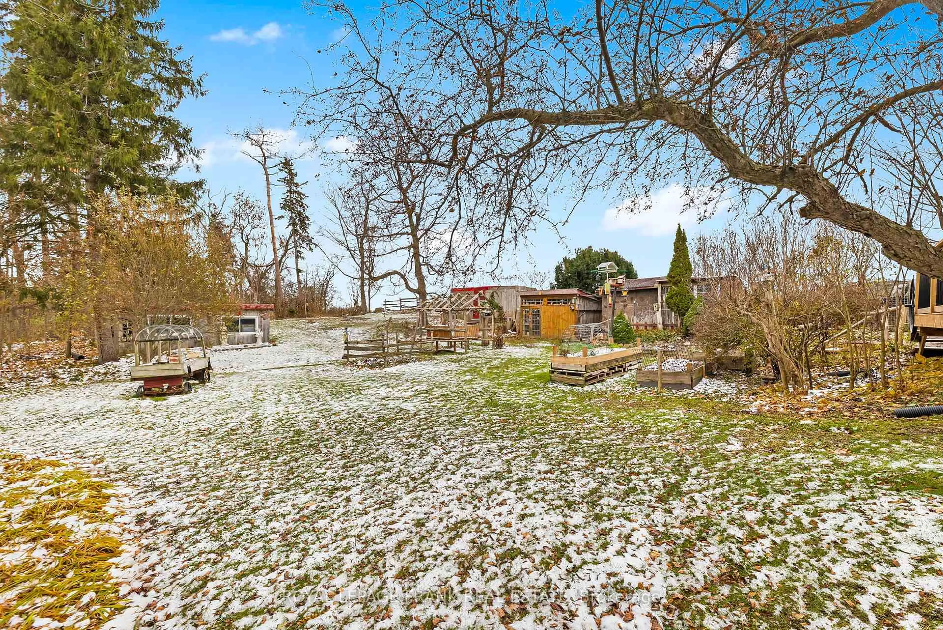 Patio, street for 1704 King St, Scugog Ontario L9L 1B3