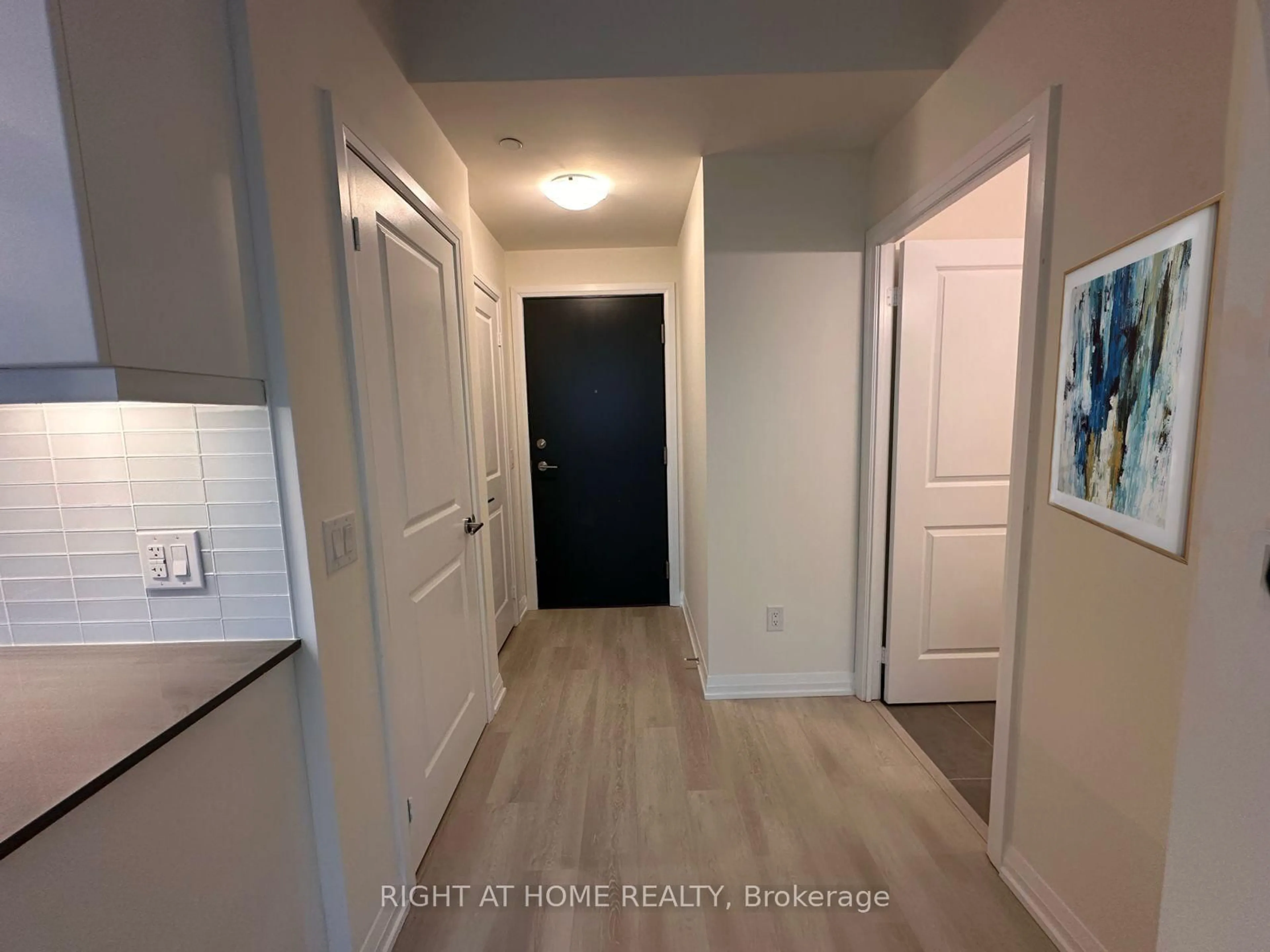 Indoor entryway for 3270 Sheppard Ave #1121, Toronto Ontario M1T 3K3