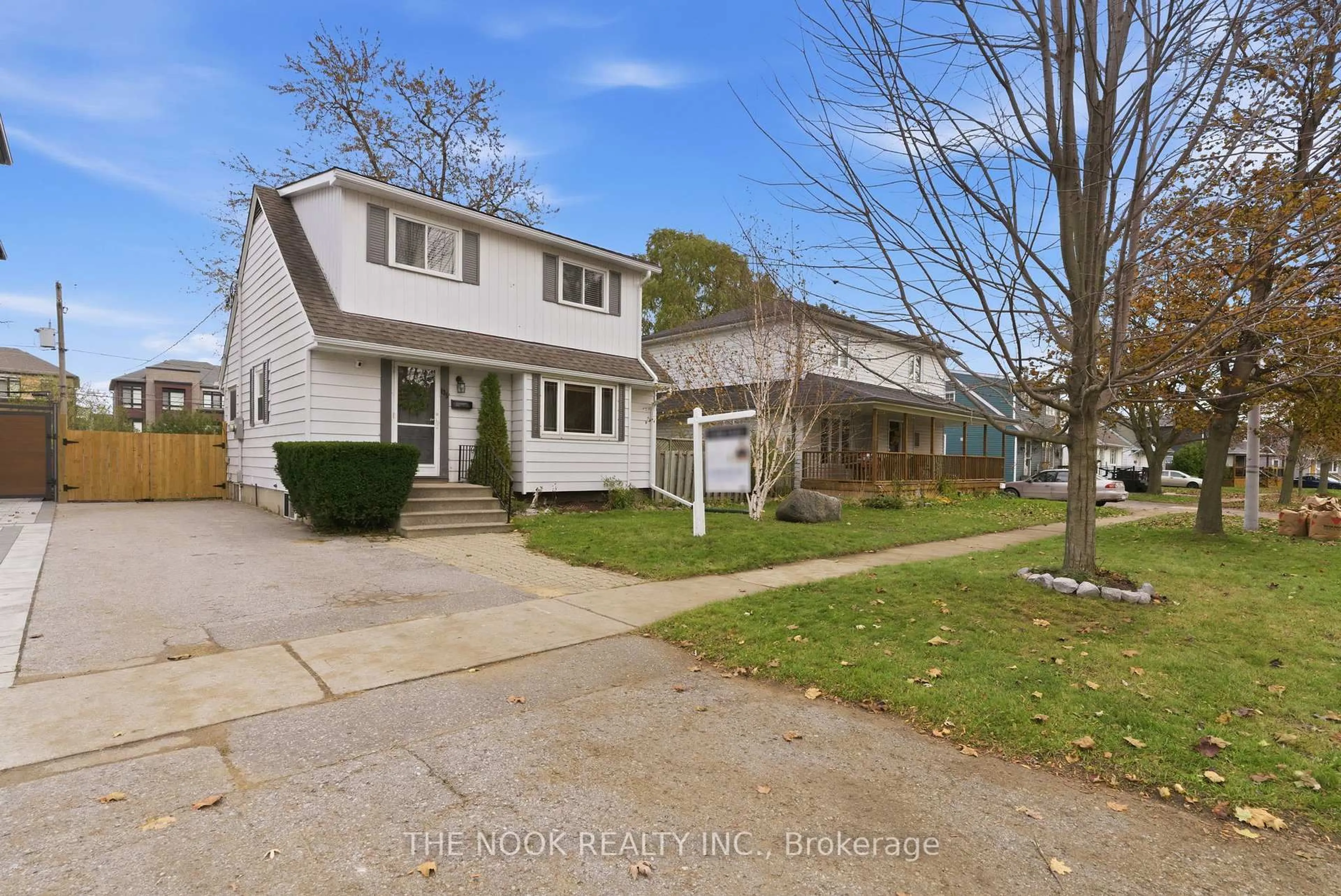 A pic from outside/outdoor area/front of a property/back of a property/a pic from drone, street for 135 Admiral Rd, Ajax Ontario L1S 2P2