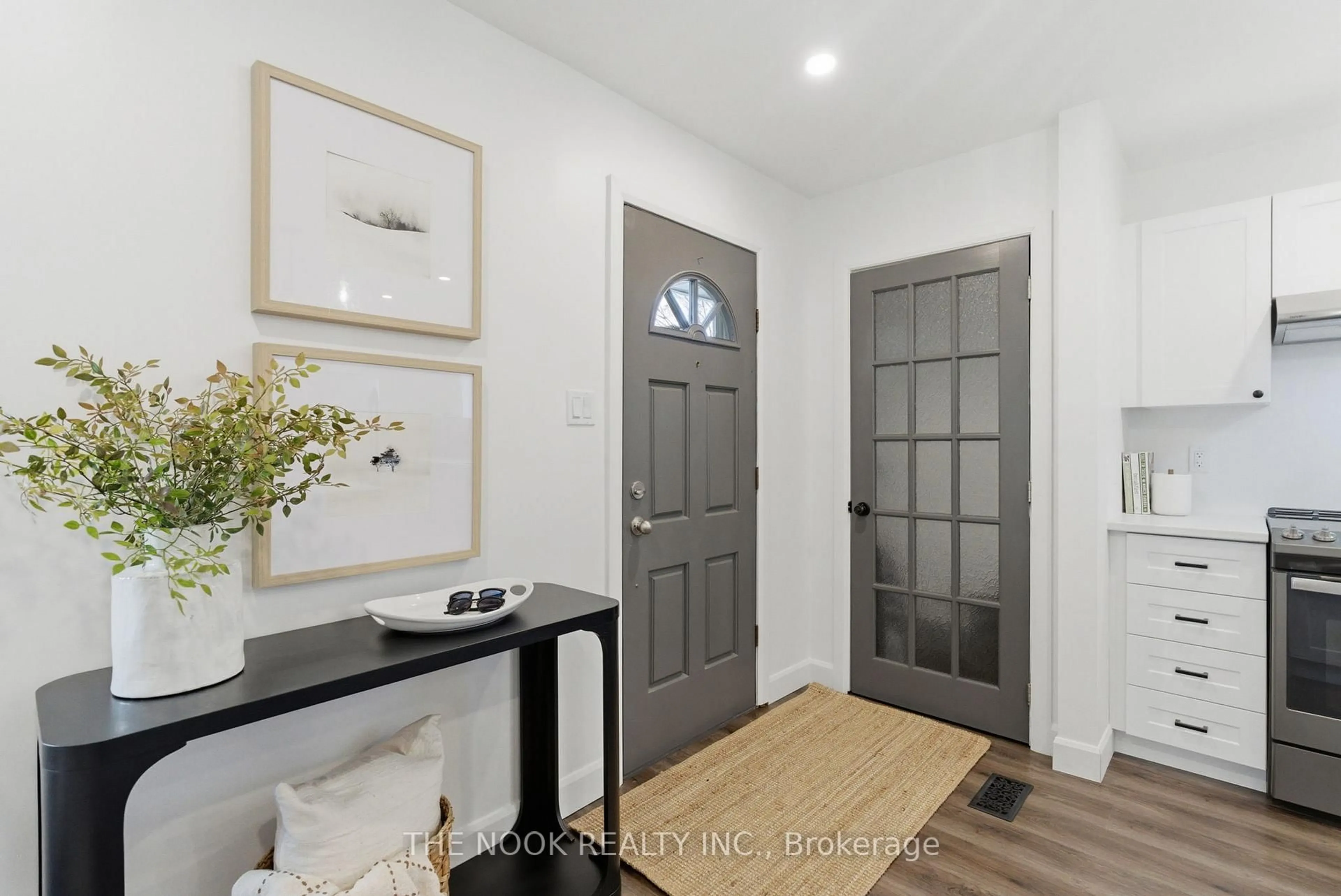 Indoor entryway for 135 Admiral Rd, Ajax Ontario L1S 2P2