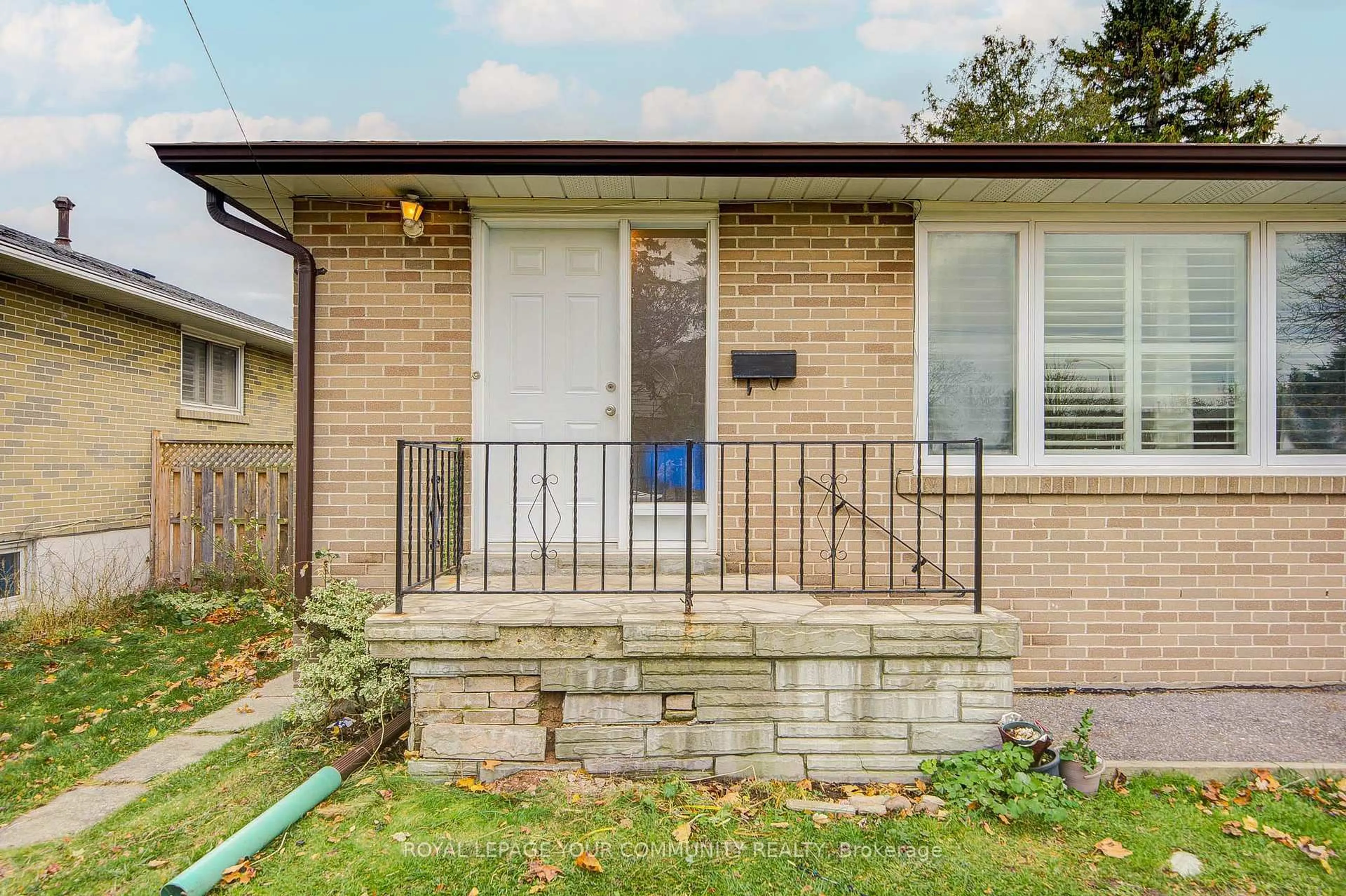 Home with brick exterior material, street for 106 Cultra Sq, Toronto Ontario M1E 2E3