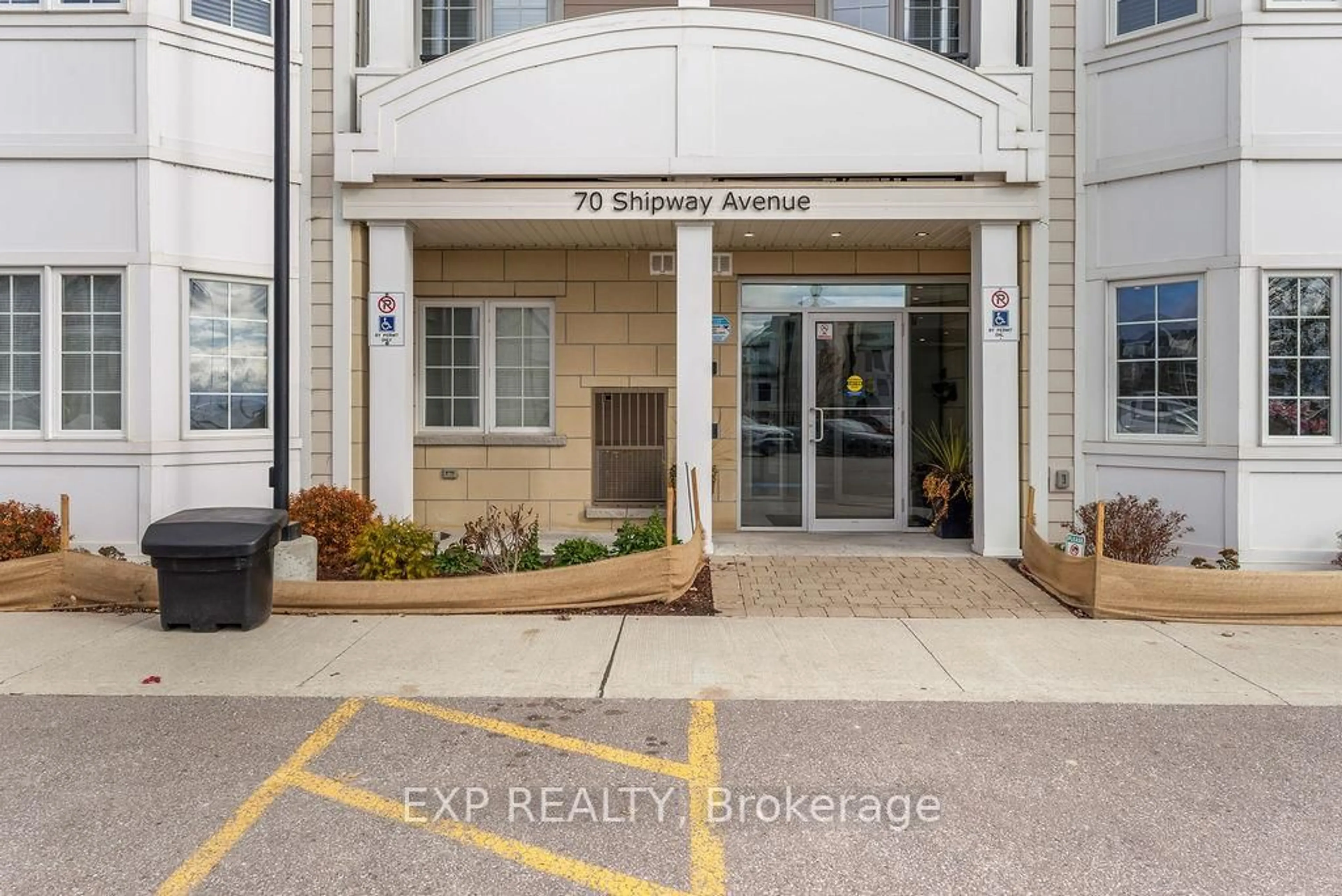 Indoor entryway for 70 Shipway Ave #308, Clarington Ontario L1B 0V7