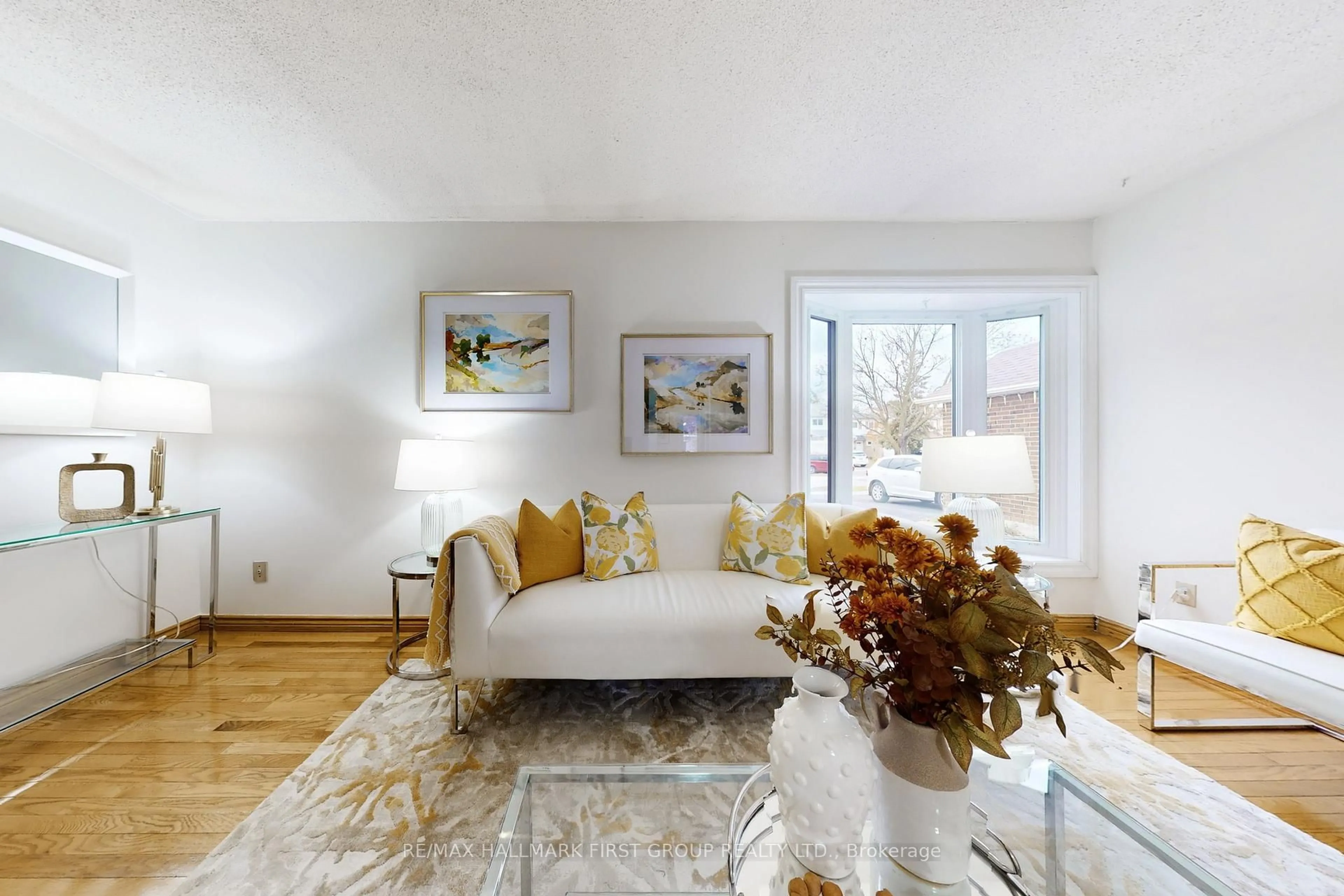 Living room with furniture, unknown for 117 Brookmill Blvd, Toronto Ontario M1W 3E7