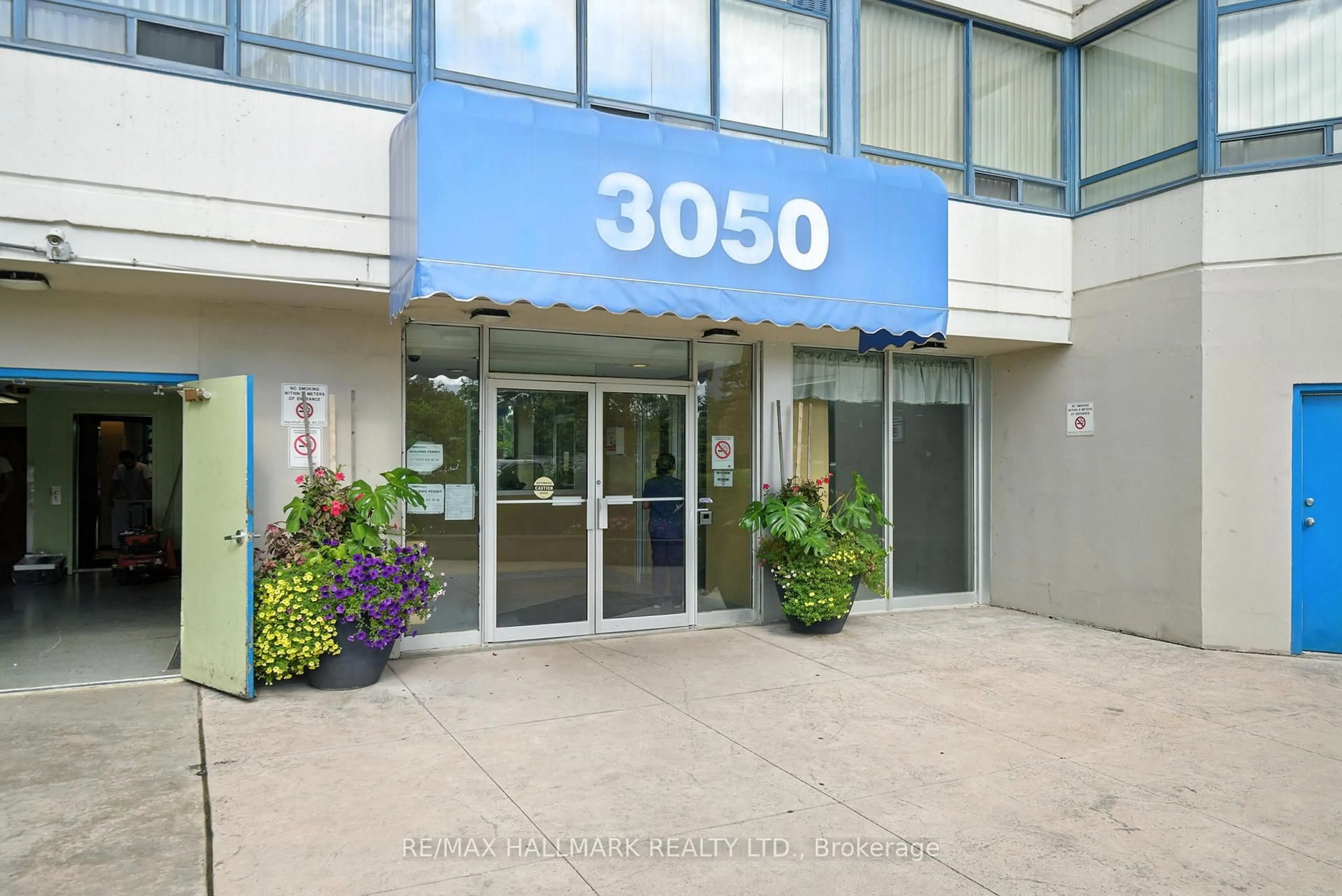 Indoor foyer for 3050 Ellesmere Rd ##802, Toronto Ontario M1E 5E6