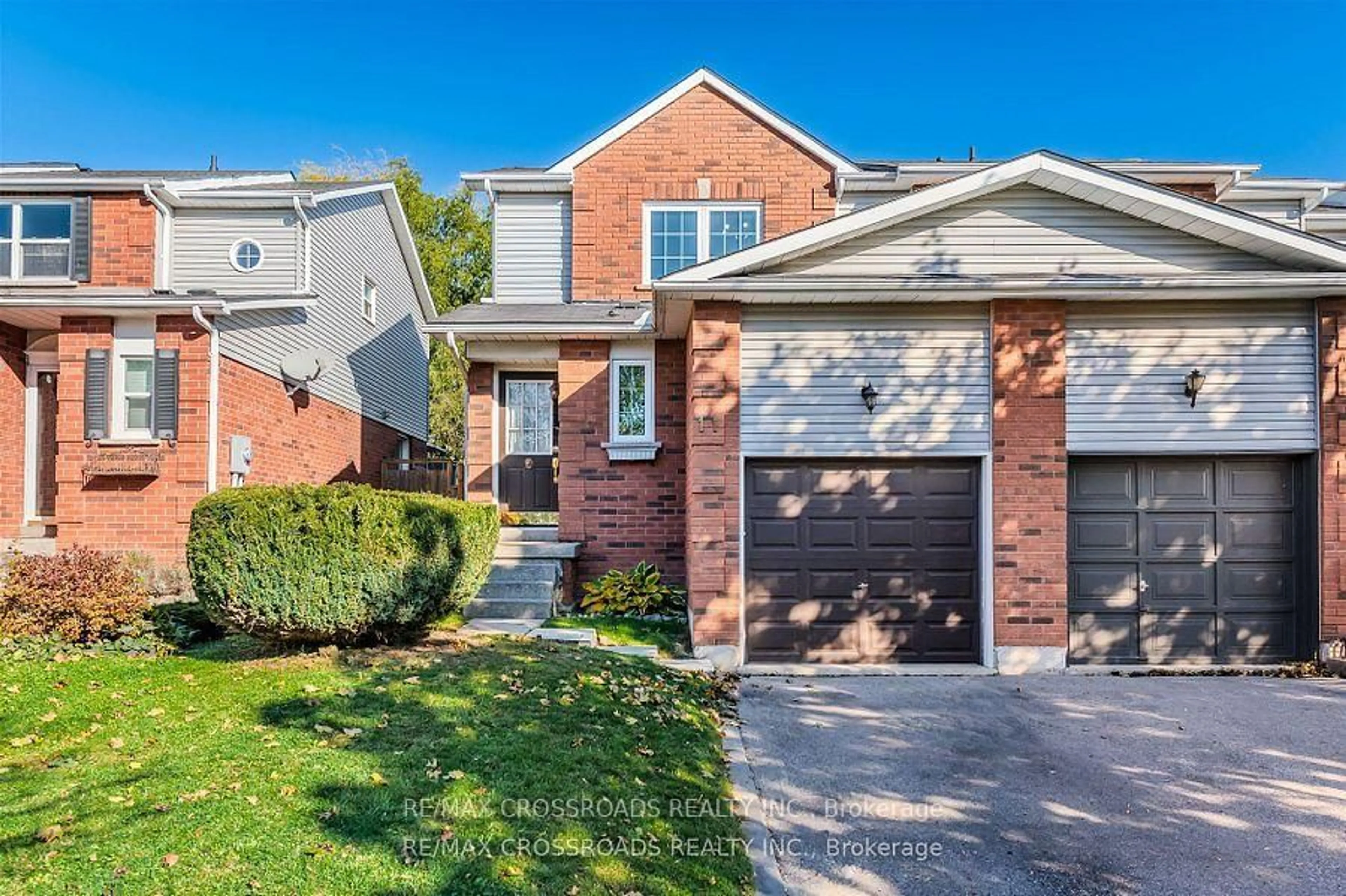 Home with brick exterior material, street for 11 Moulton Crt, Clarington Ontario L1E 2W4