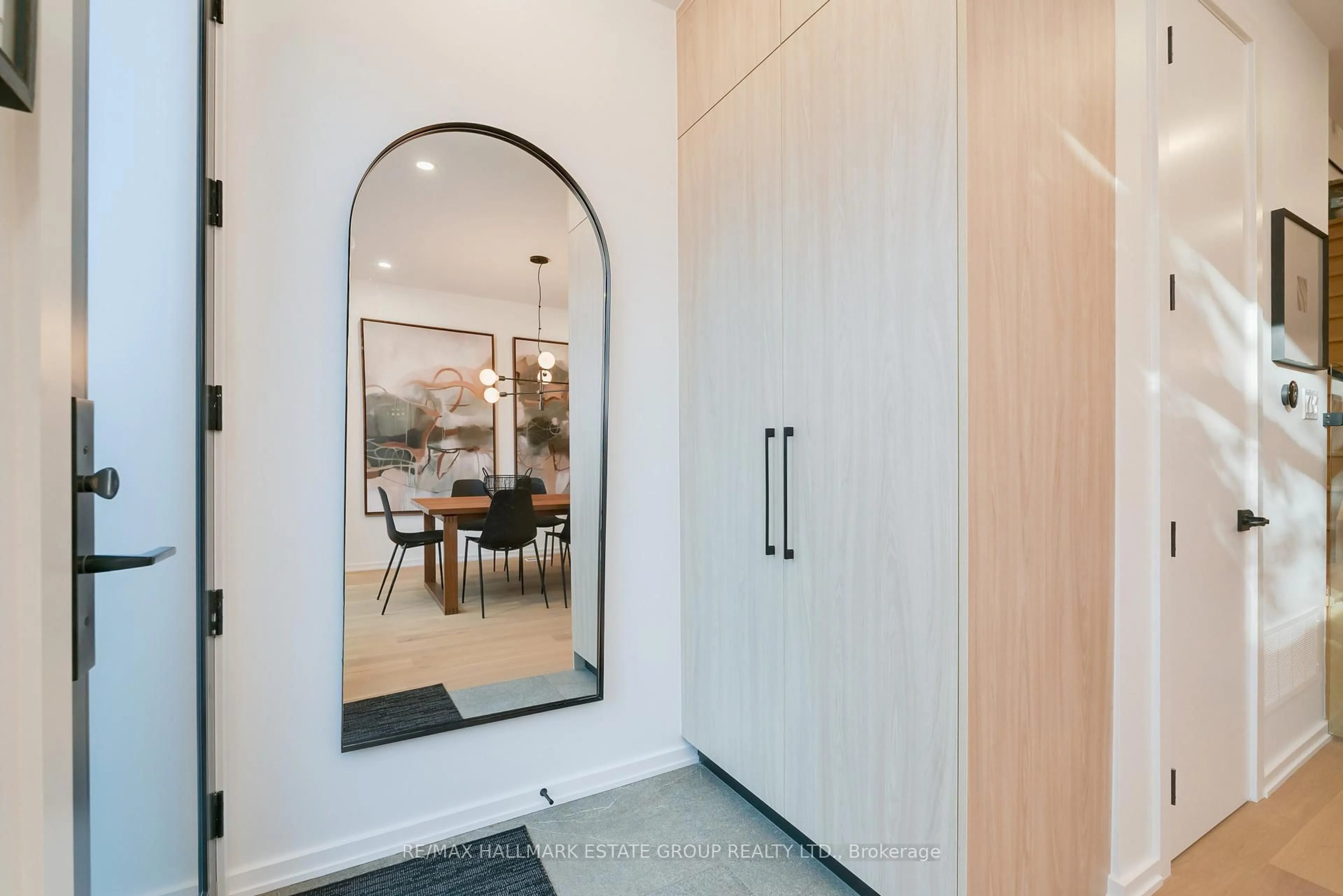 Indoor entryway for 39 Lewis St, Toronto Ontario M4M 2H2
