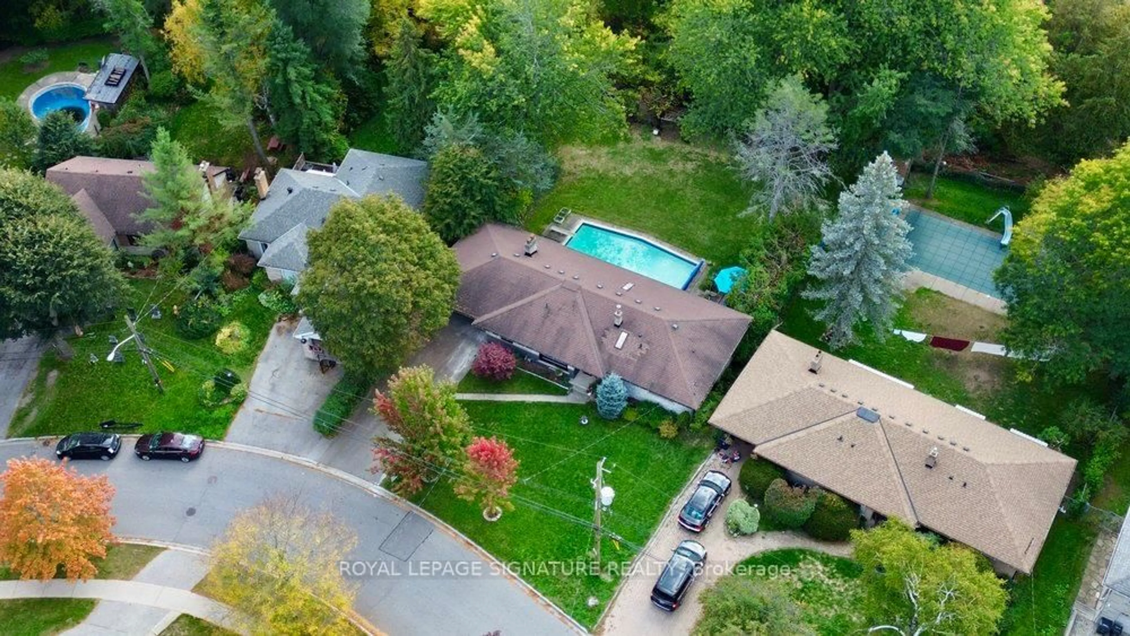 A pic from outside/outdoor area/front of a property/back of a property/a pic from drone, street for 23 Burnview Cres, Toronto Ontario M1H 1B4