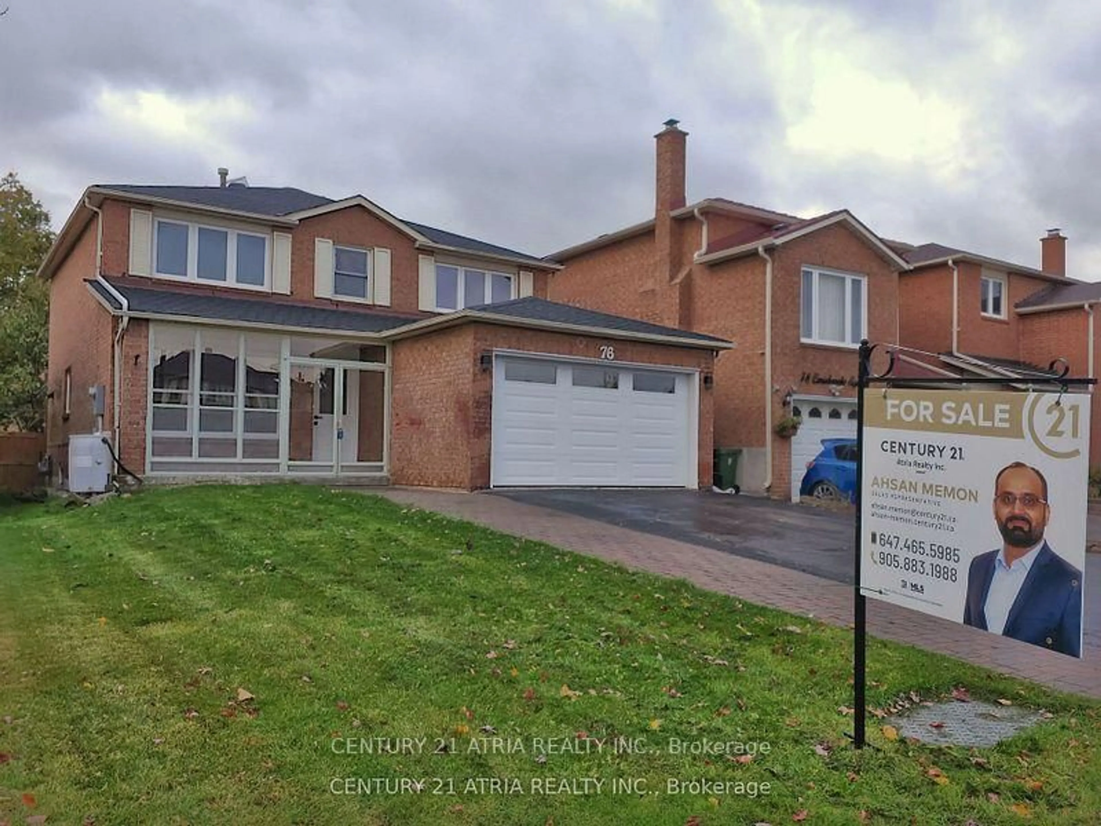 Home with brick exterior material, street for 76 Carisbrooke Sq, Toronto Ontario M1B 4M4