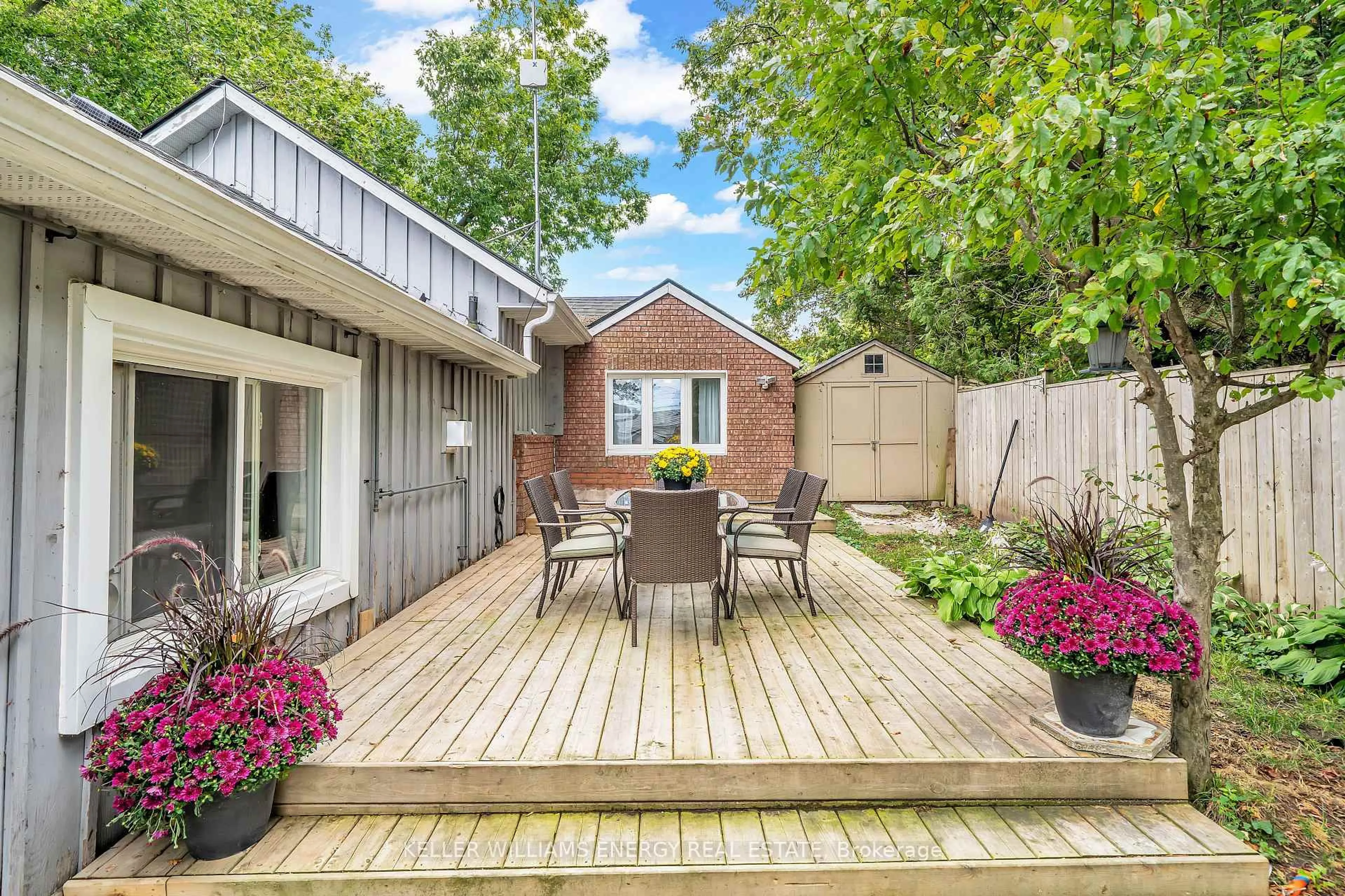 Patio, street for 247 Williams Point Rd, Scugog Ontario L0B 1E0