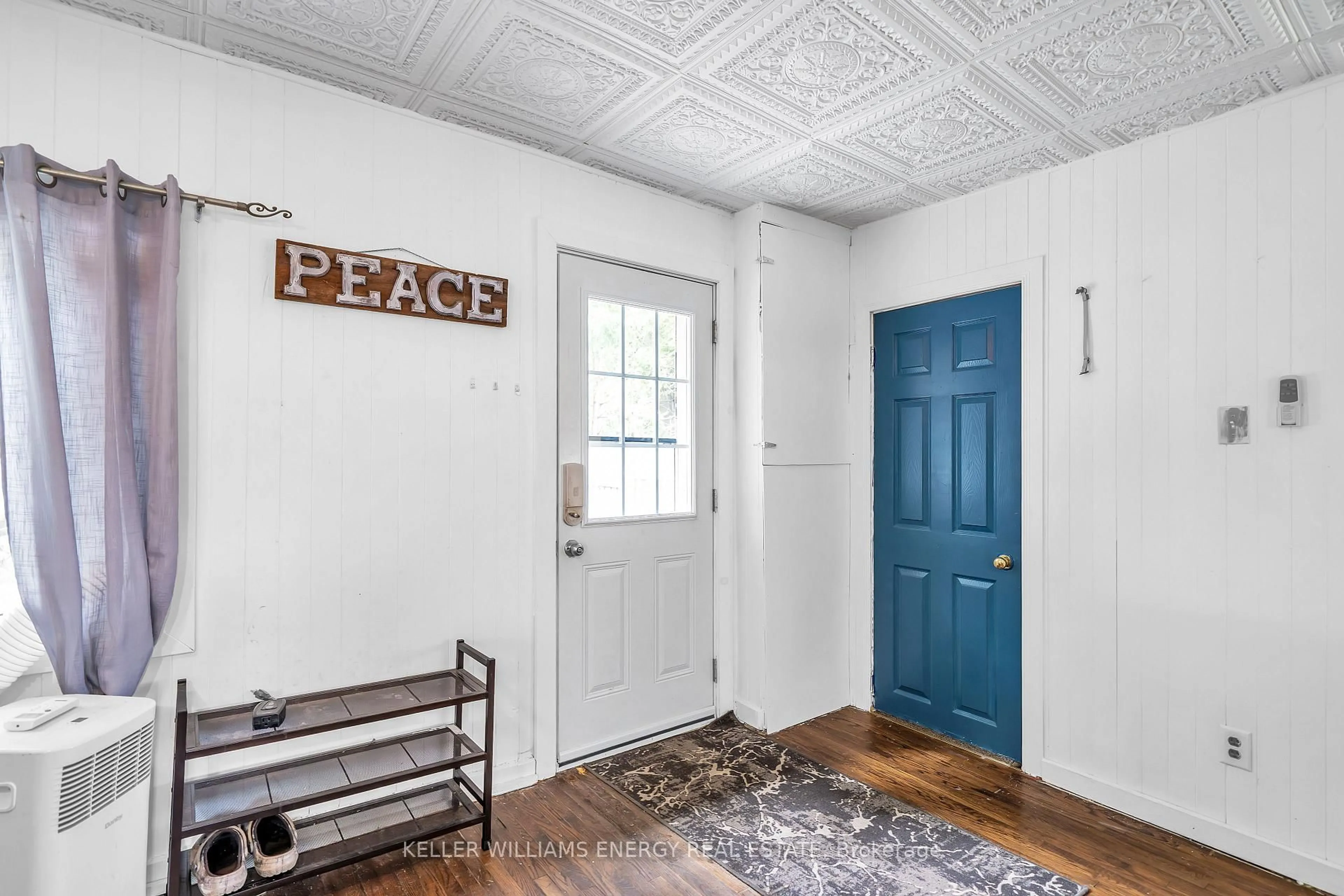 Indoor entryway for 247 Williams Point Rd, Scugog Ontario L0B 1E0