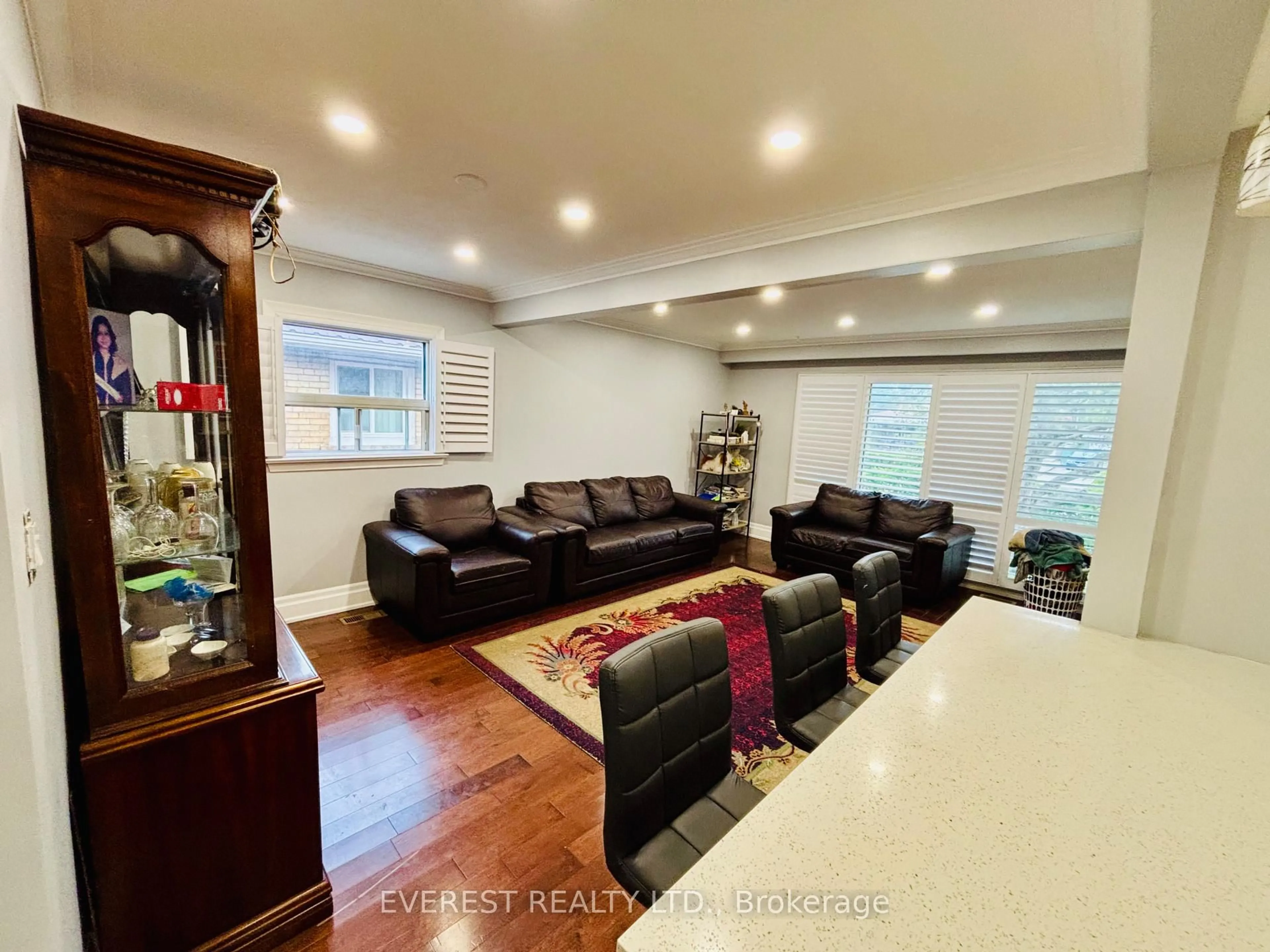 Living room with furniture, unknown for 6 Maretta Ave, Toronto Ontario M1K 3X7