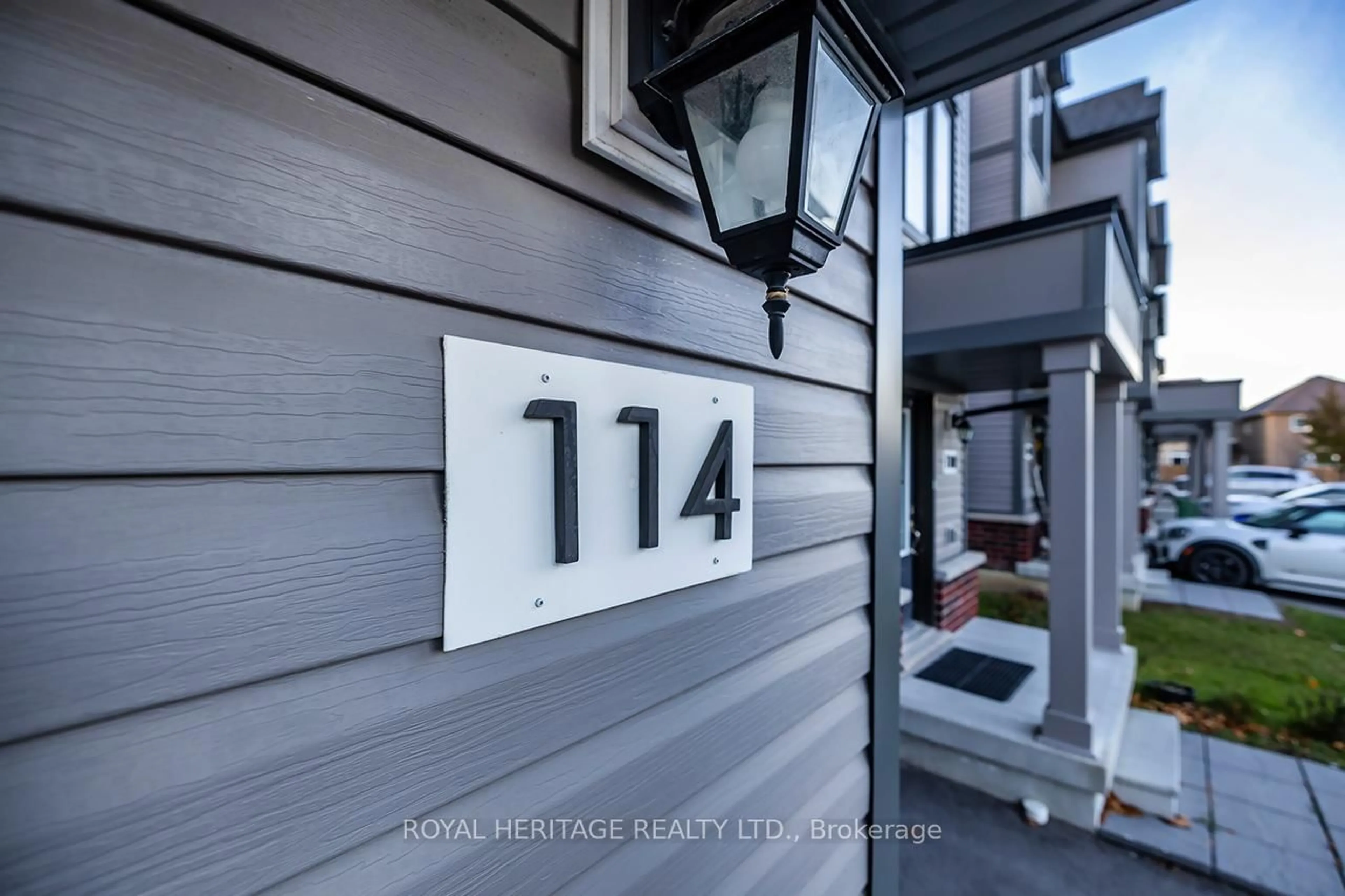 Indoor entryway for 114 Jerome Way, Clarington Ontario L1C 7G9