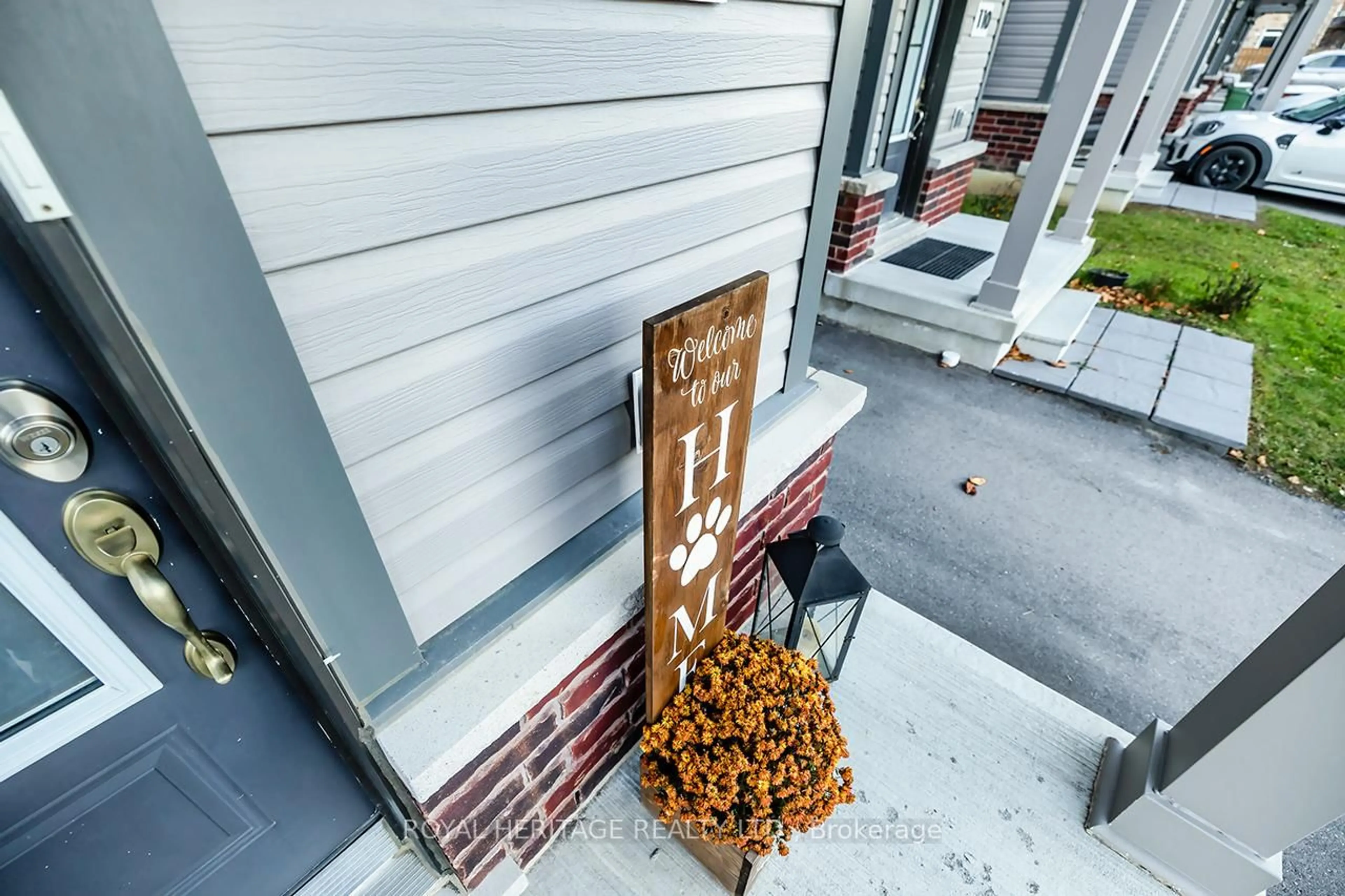 Indoor entryway for 114 Jerome Way, Clarington Ontario L1C 7G9