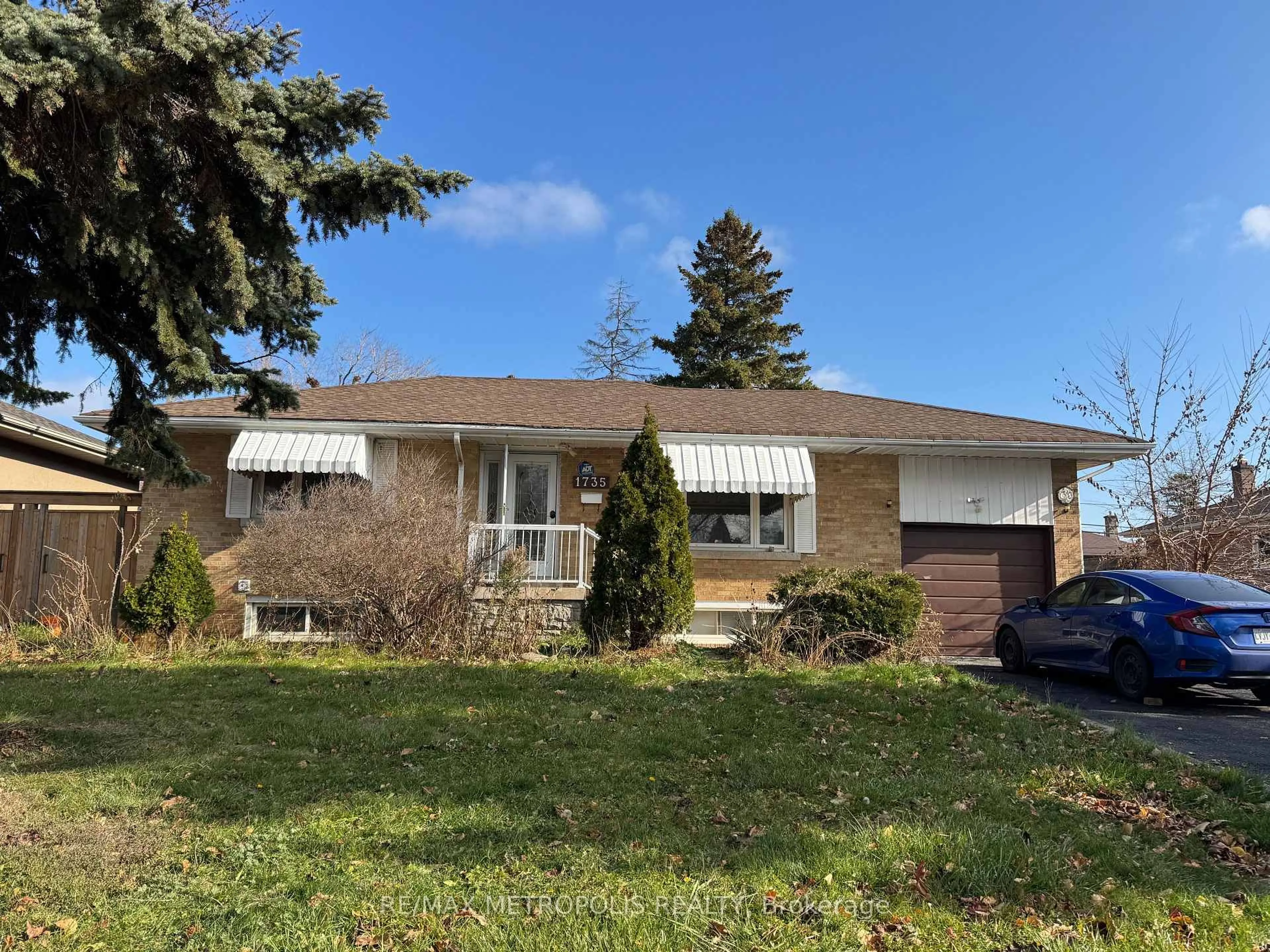 Home with vinyl exterior material, street for 1735 Pharmacy Ave, Toronto Ontario M1T 1H1