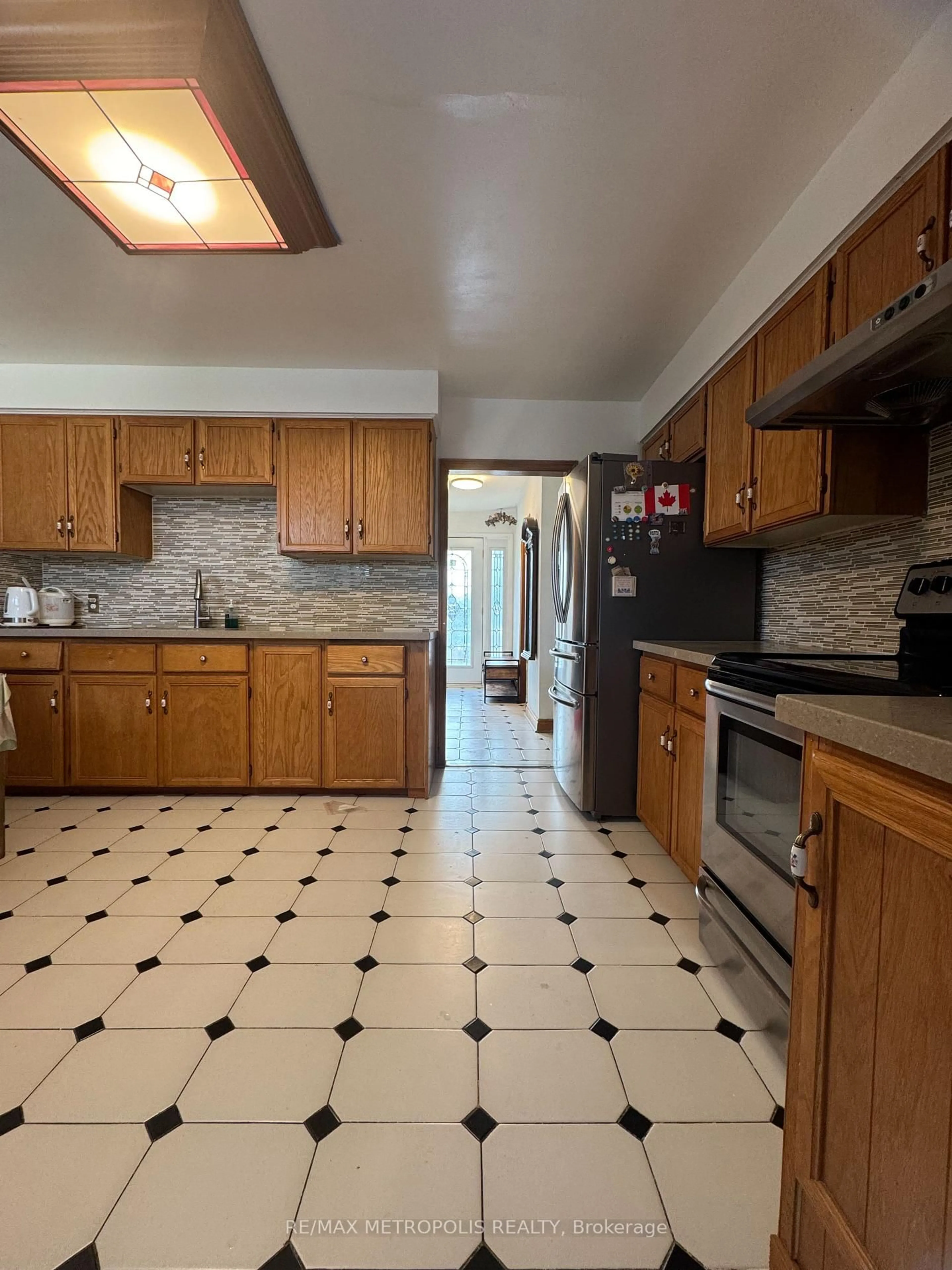 Unknown for 1735 Pharmacy Ave, Toronto Ontario M1T 1H1