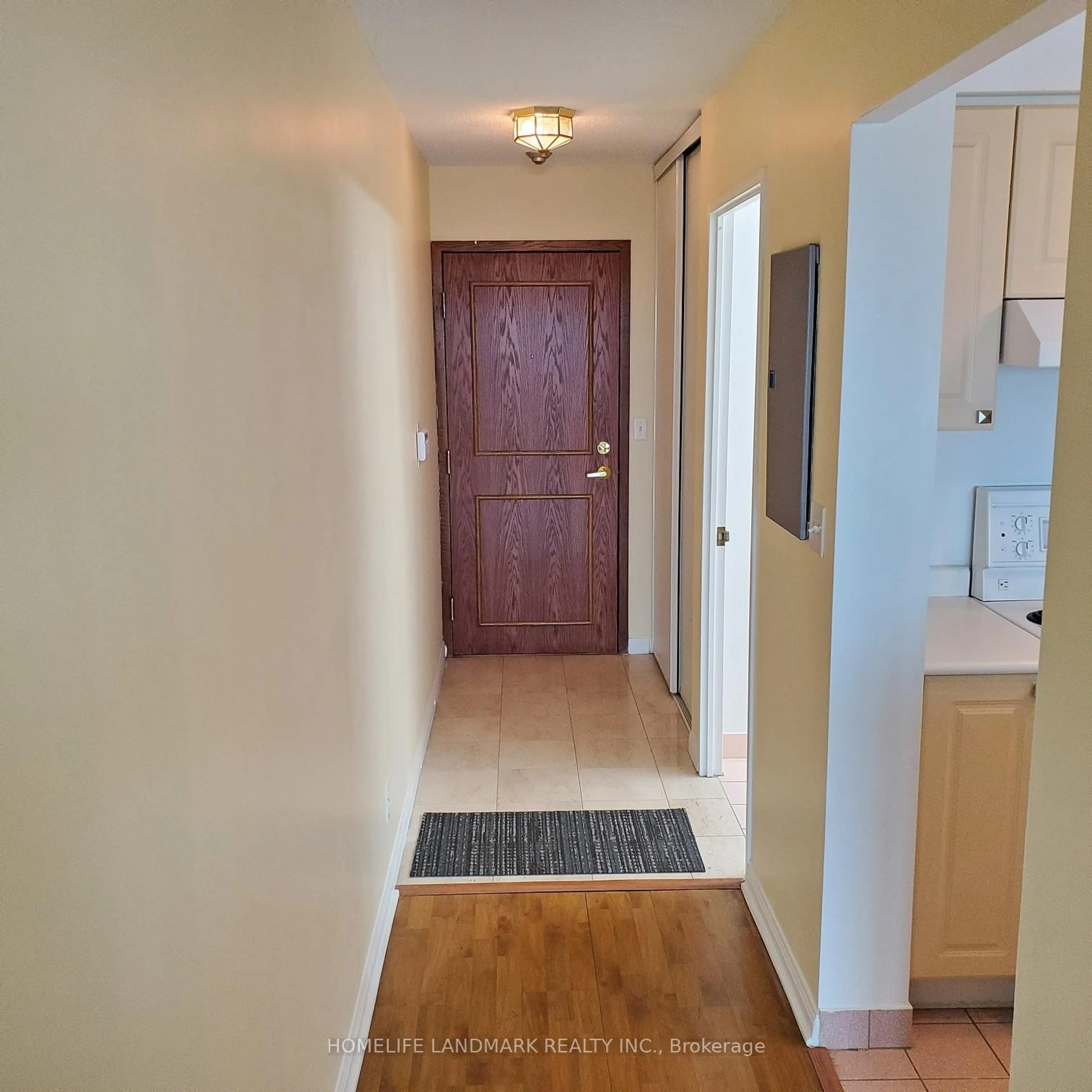 Indoor entryway for 8 Lee Centre Dr #1115, Toronto Ontario M1H 3H8