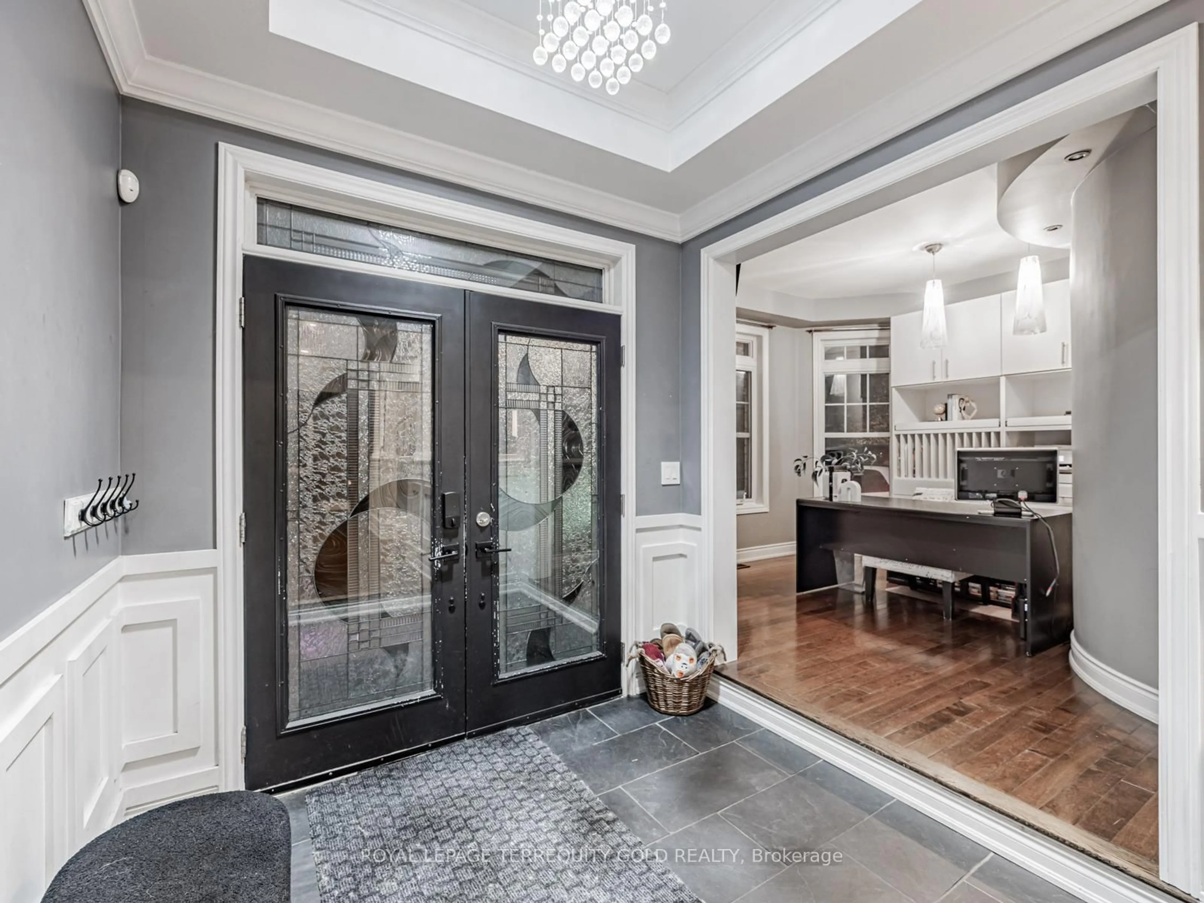 Indoor entryway for 66 Rideout St, Ajax Ontario L1S 1P8