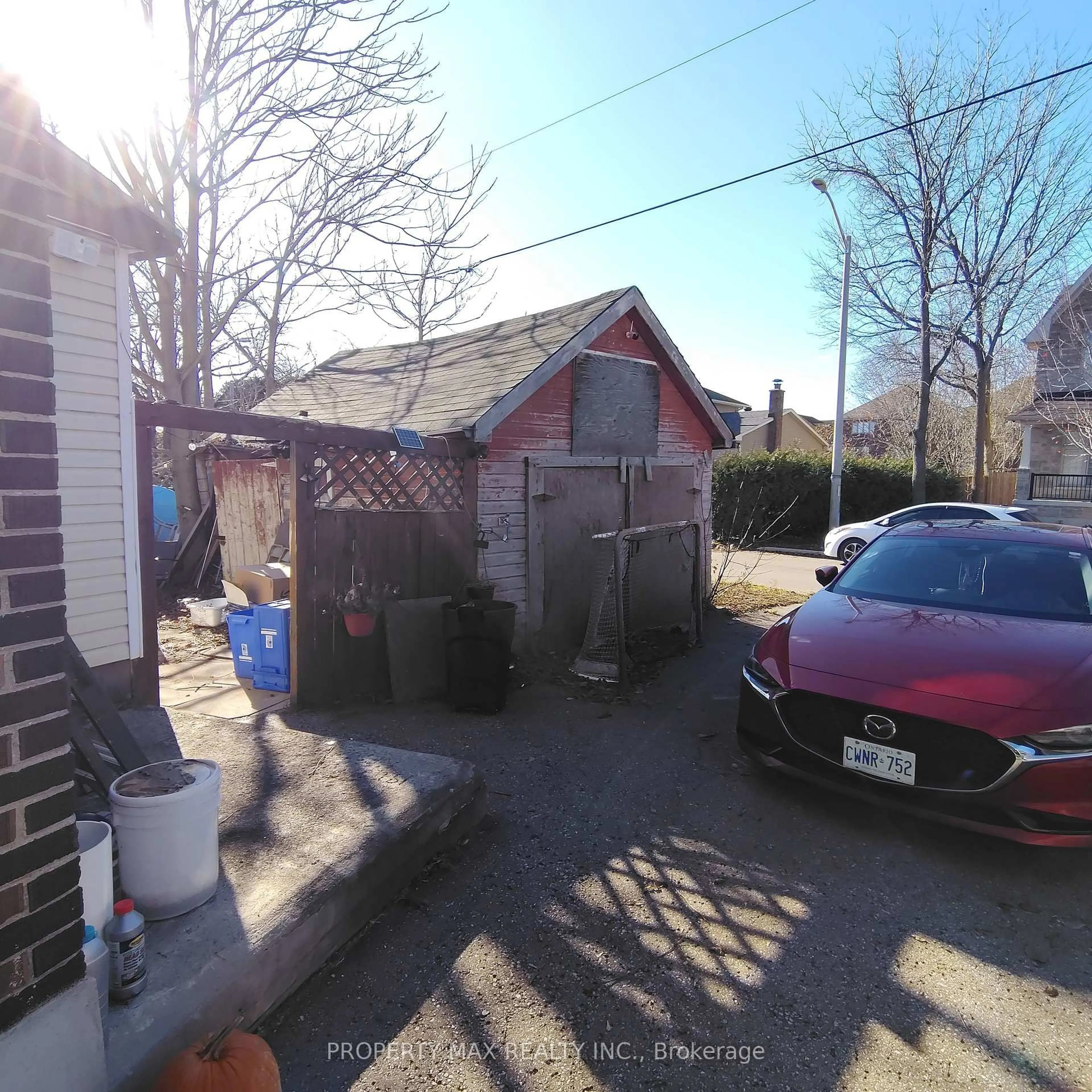 A pic from outside/outdoor area/front of a property/back of a property/a pic from drone, street for 304 West Scugog Lane, Clarington Ontario L1C 3K2