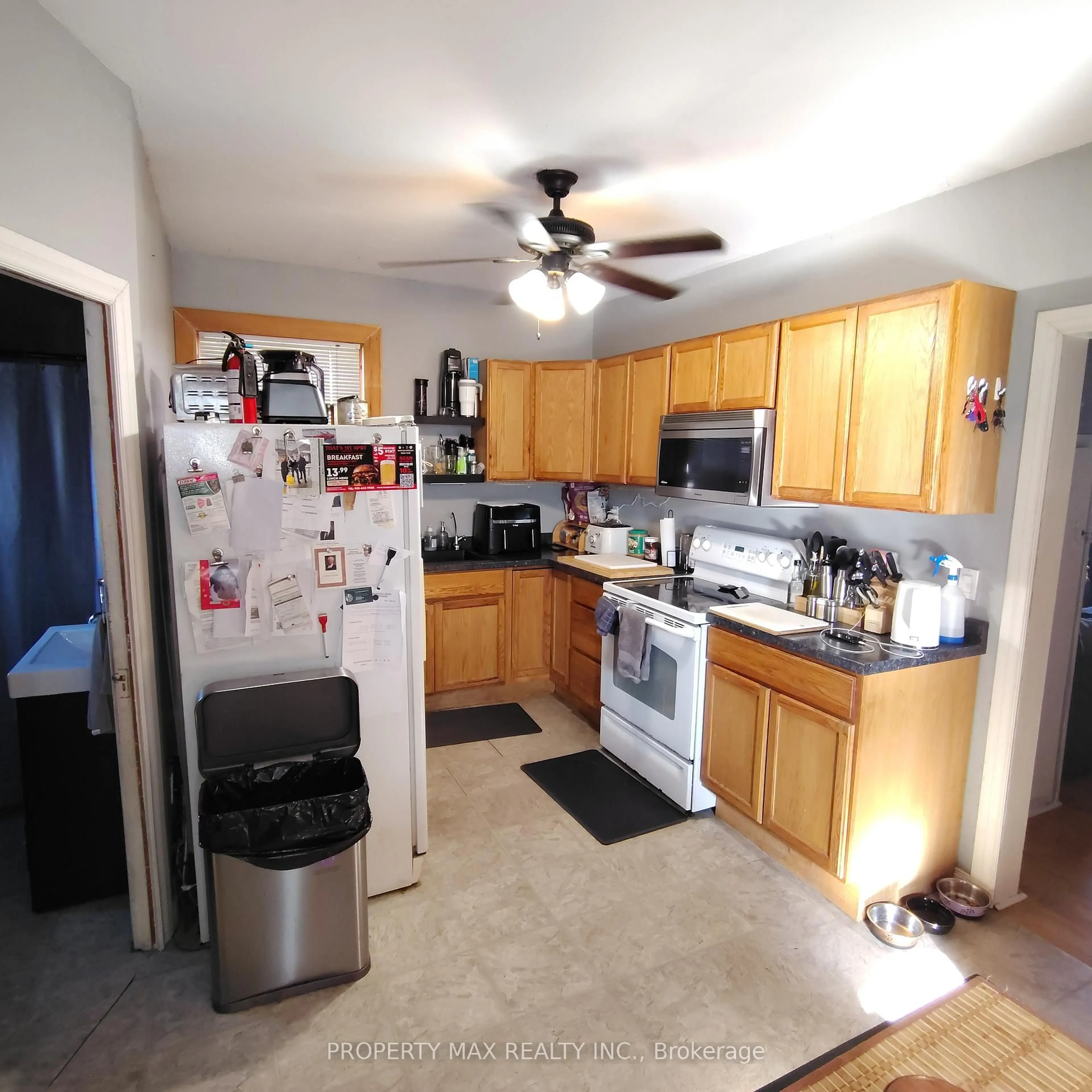 Standard kitchen, unknown for 304 West Scugog Lane, Clarington Ontario L1C 3K2